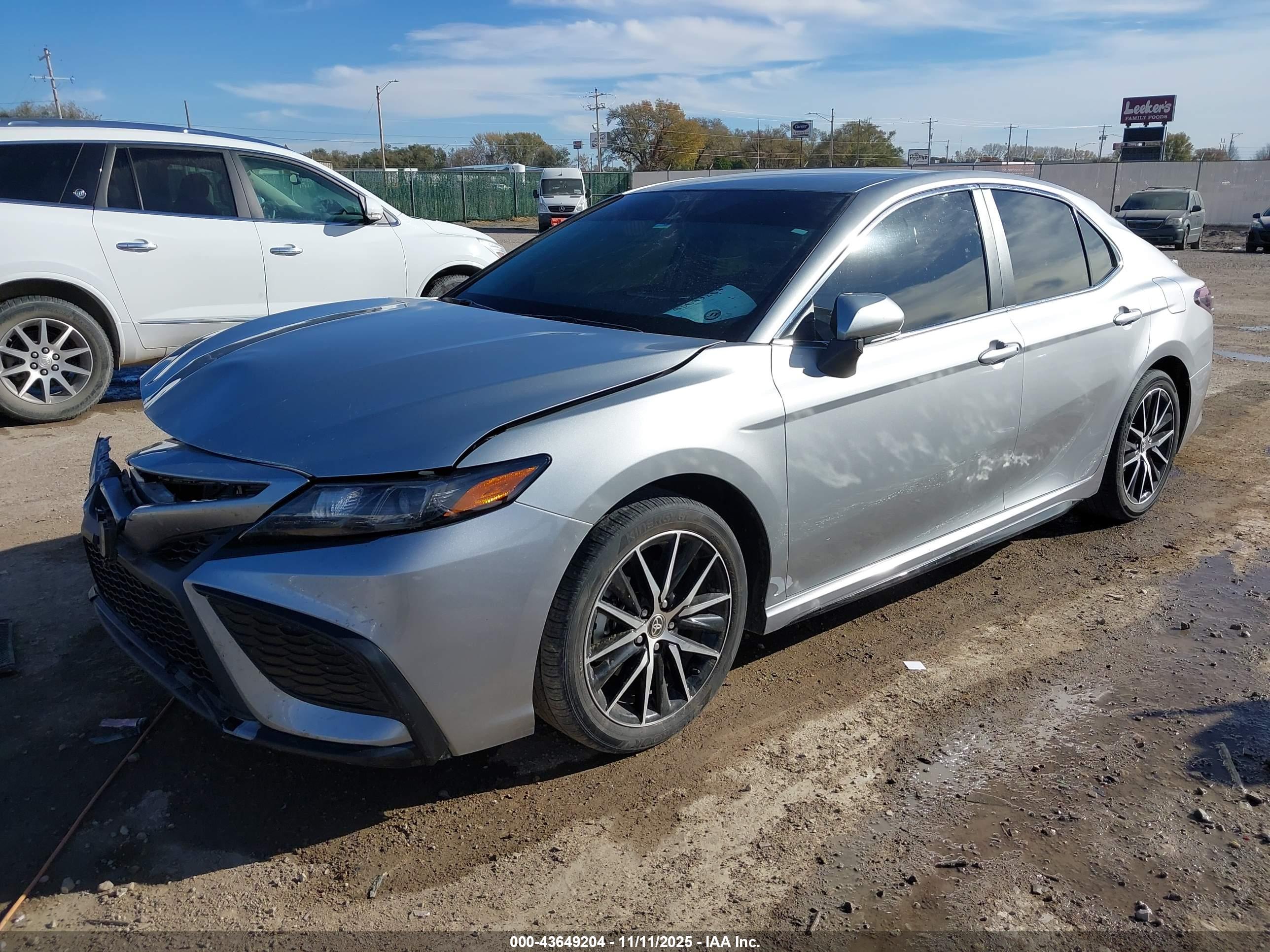 TOYOTA CAMRY image 2