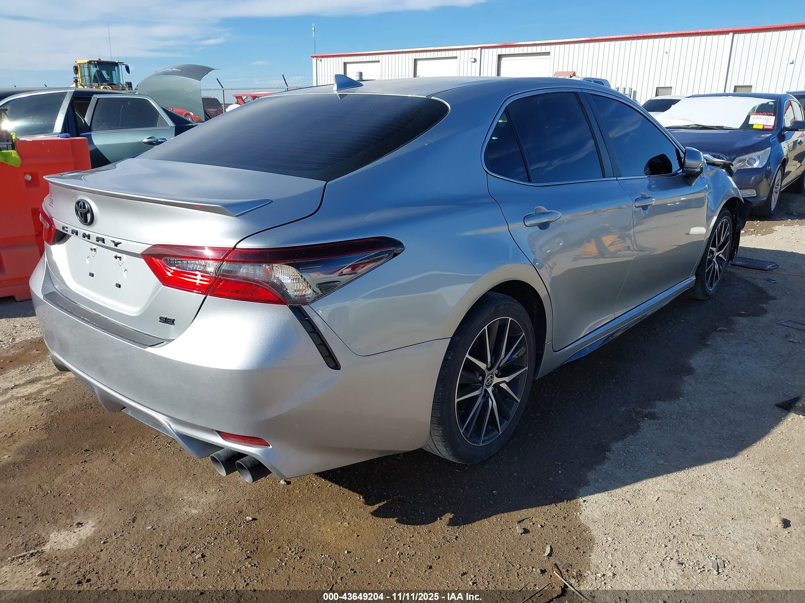 TOYOTA CAMRY image 4