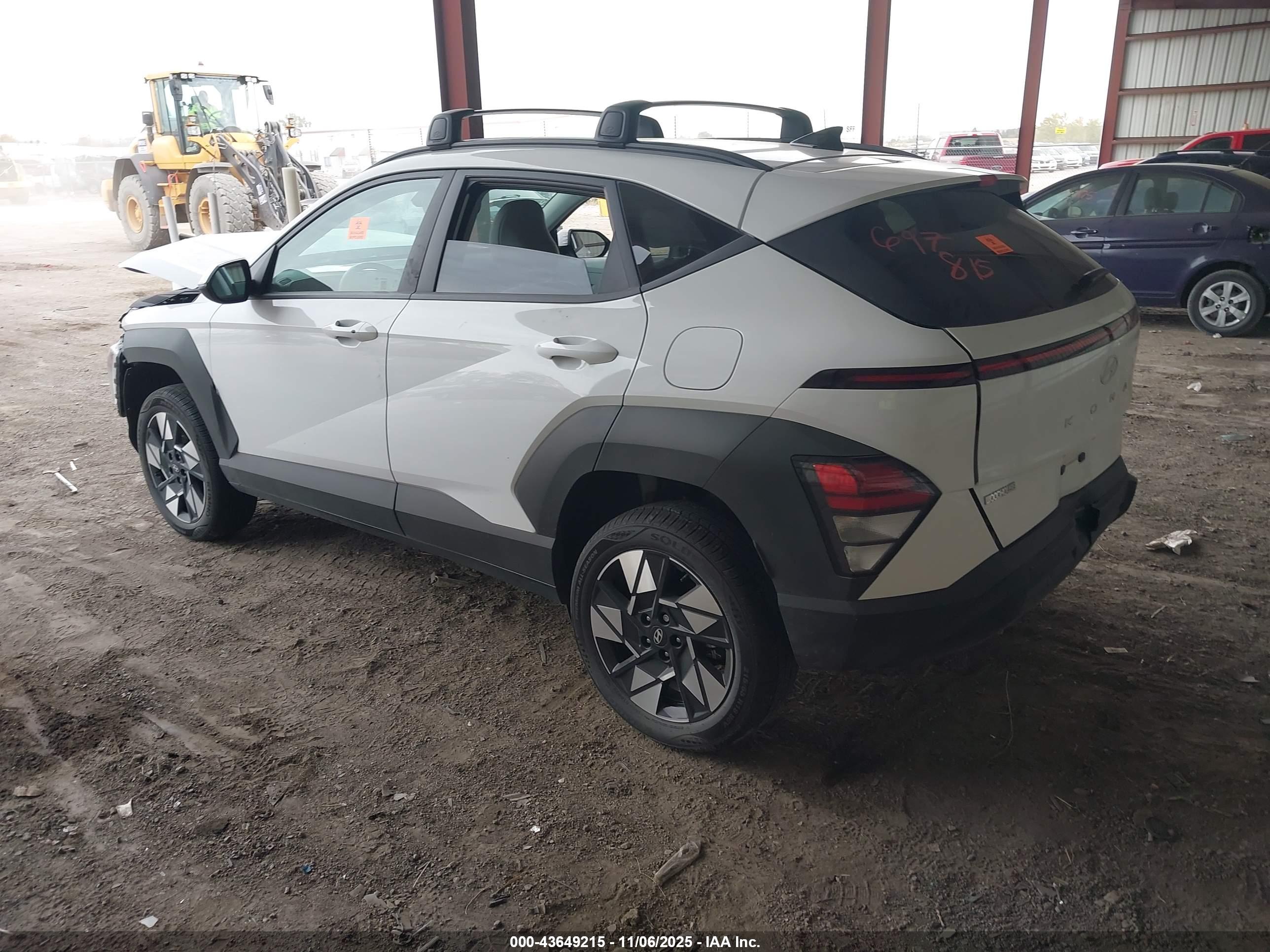 HYUNDAI KONA image 3