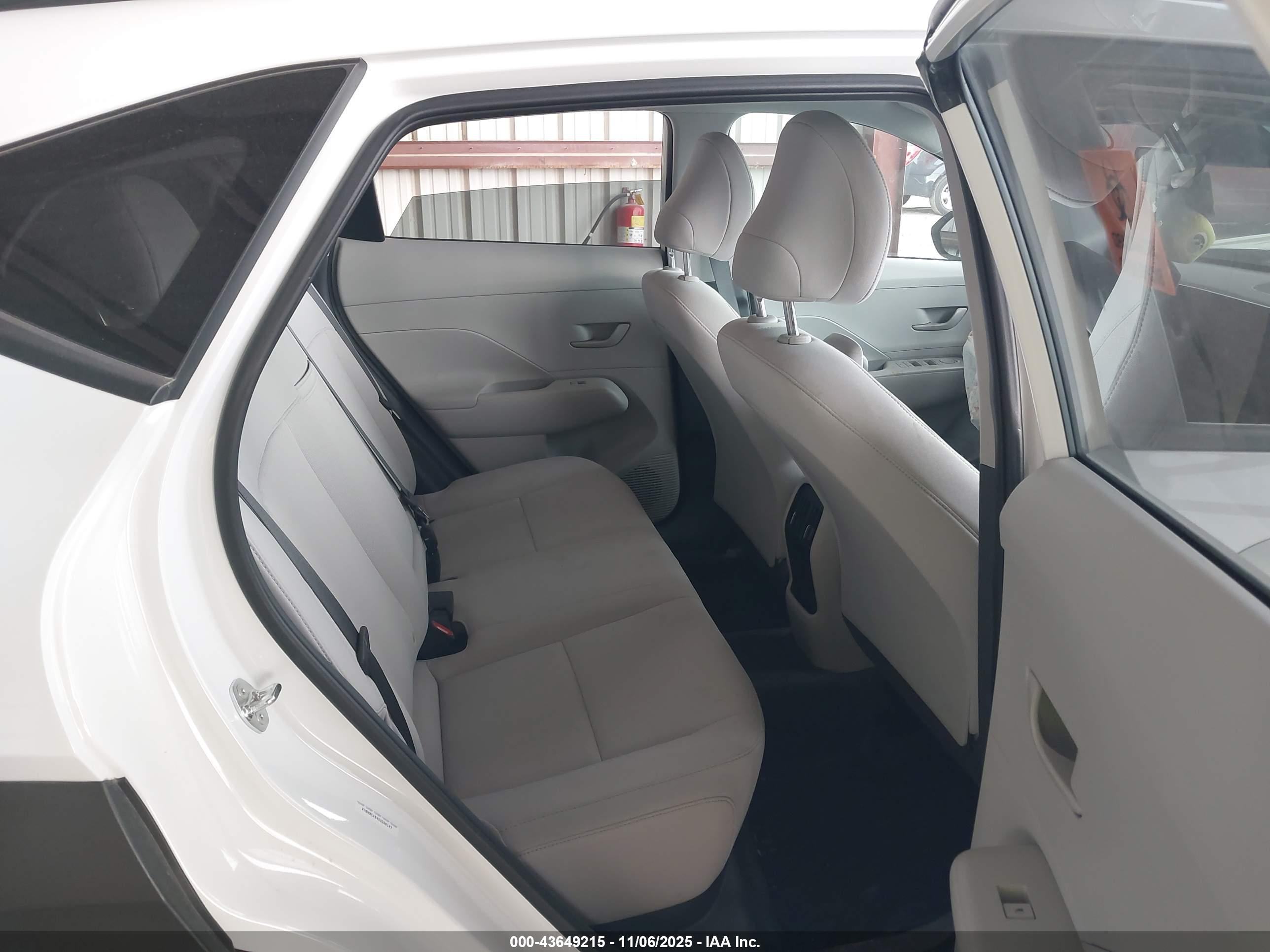 HYUNDAI KONA image 8