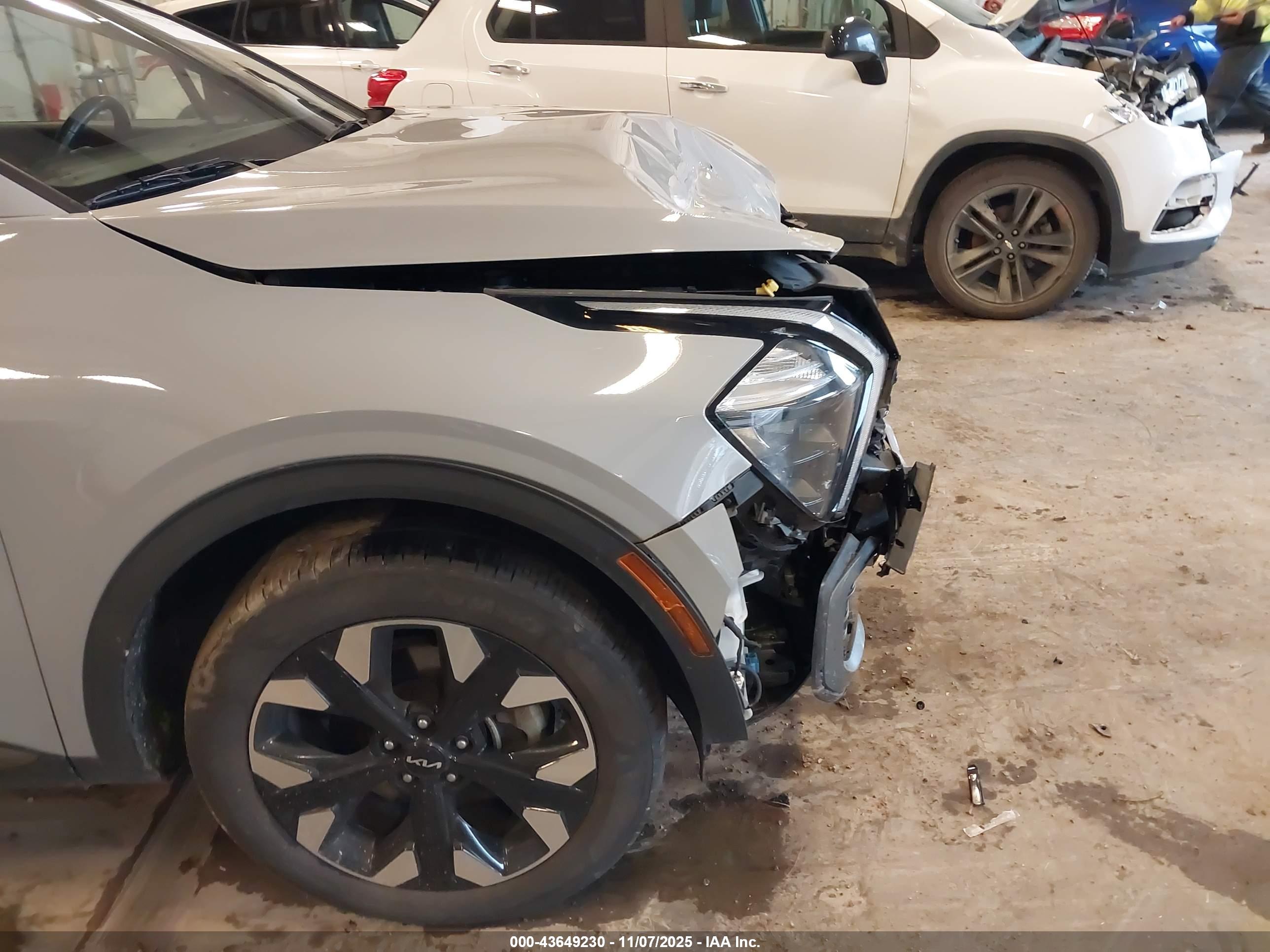 KIA SPORTAGE image 6