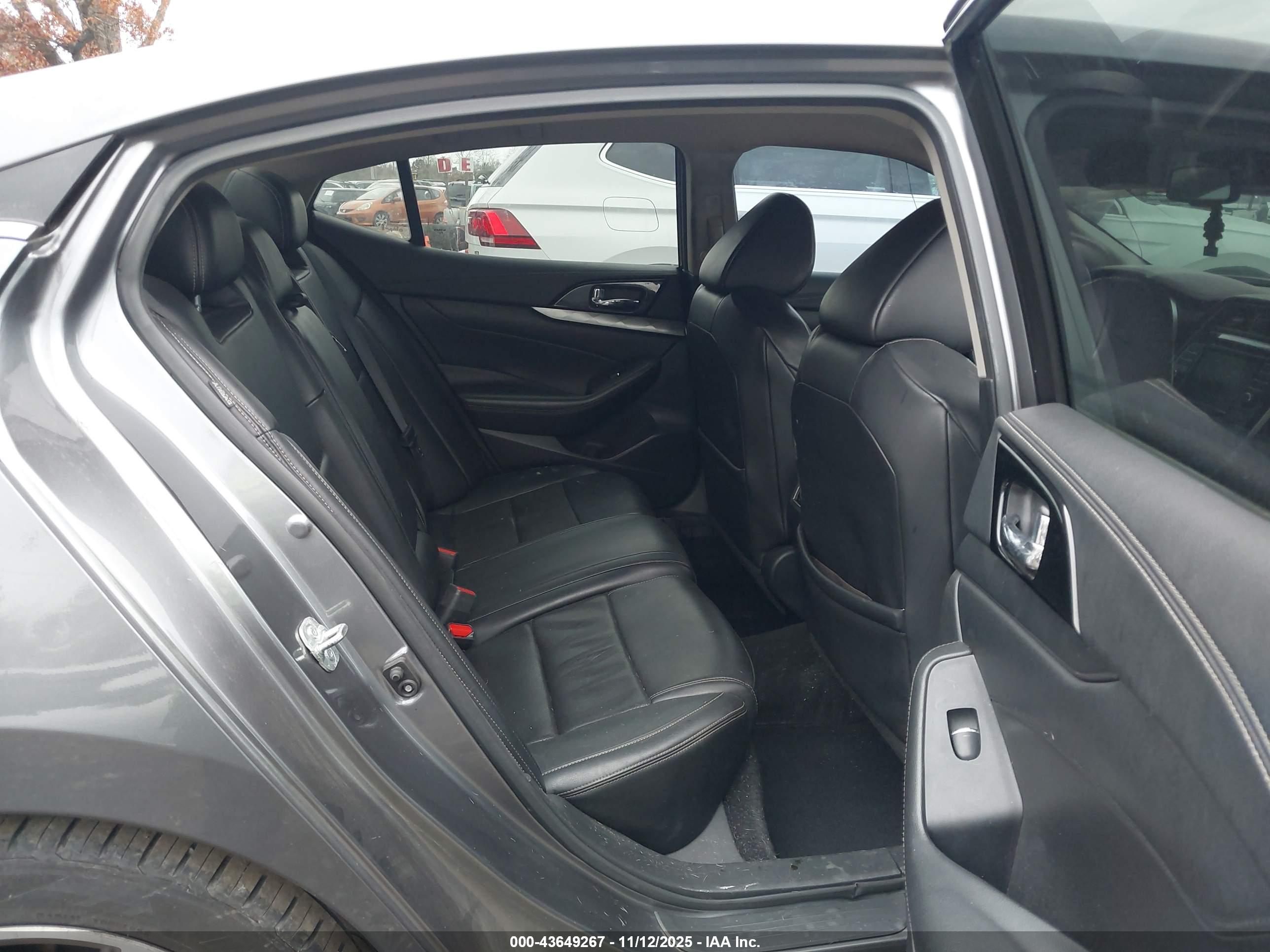 NISSAN MAXIMA image 8