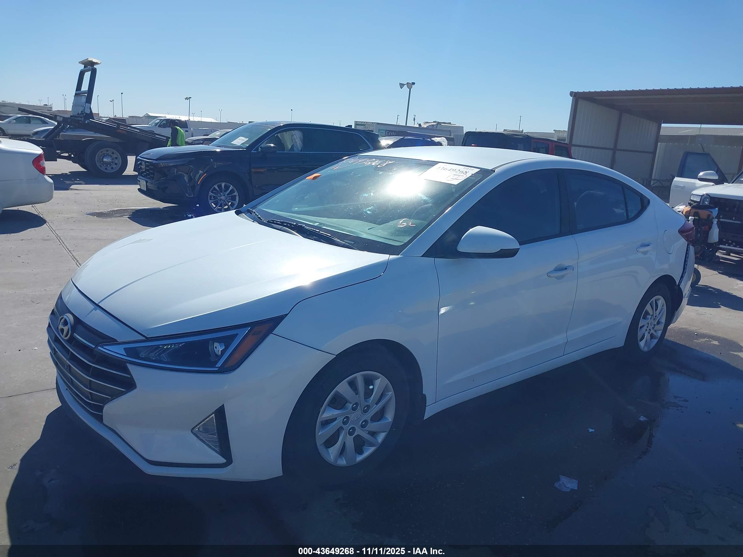 HYUNDAI ELANTRA image 2