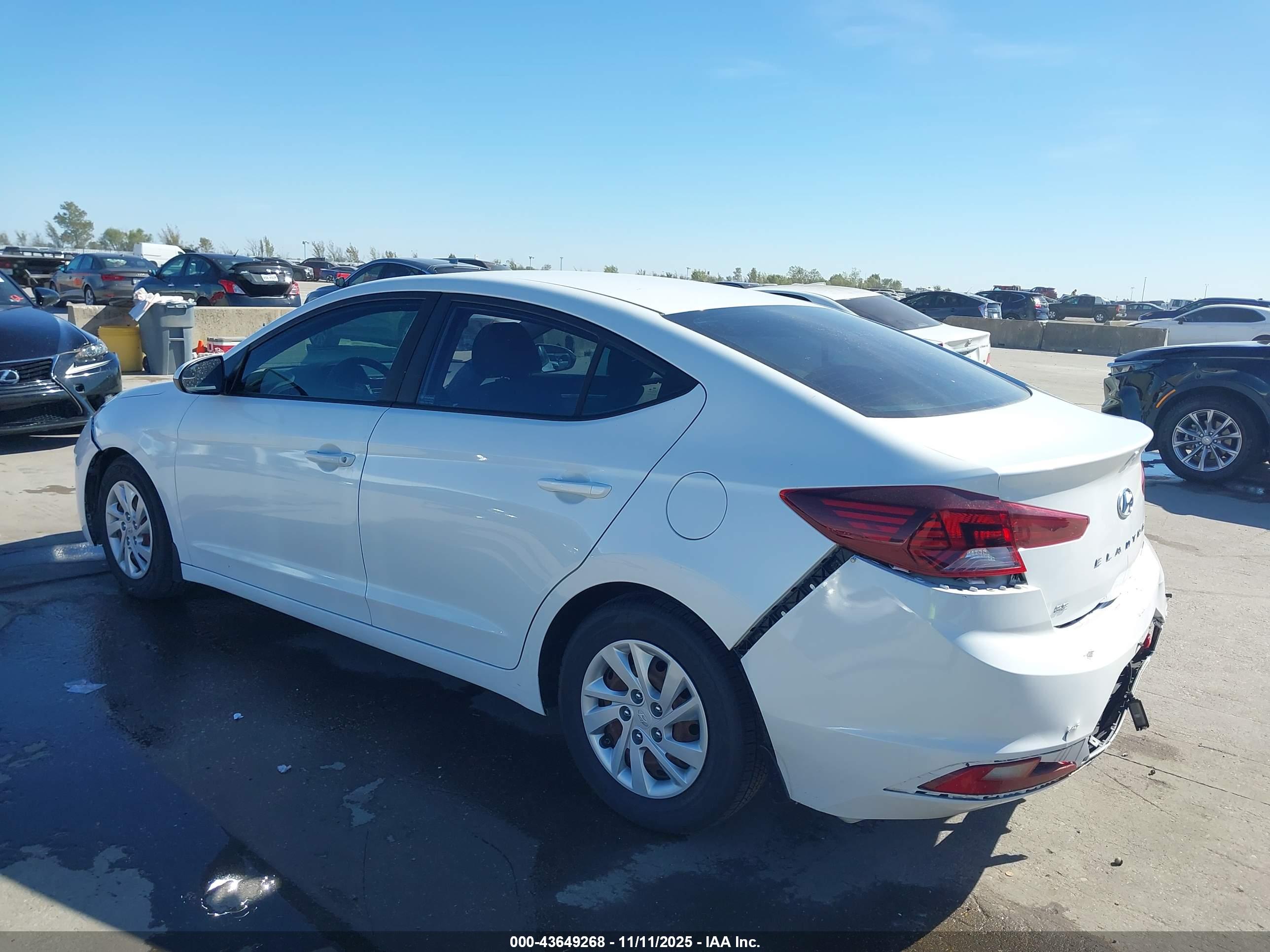 HYUNDAI ELANTRA image 3