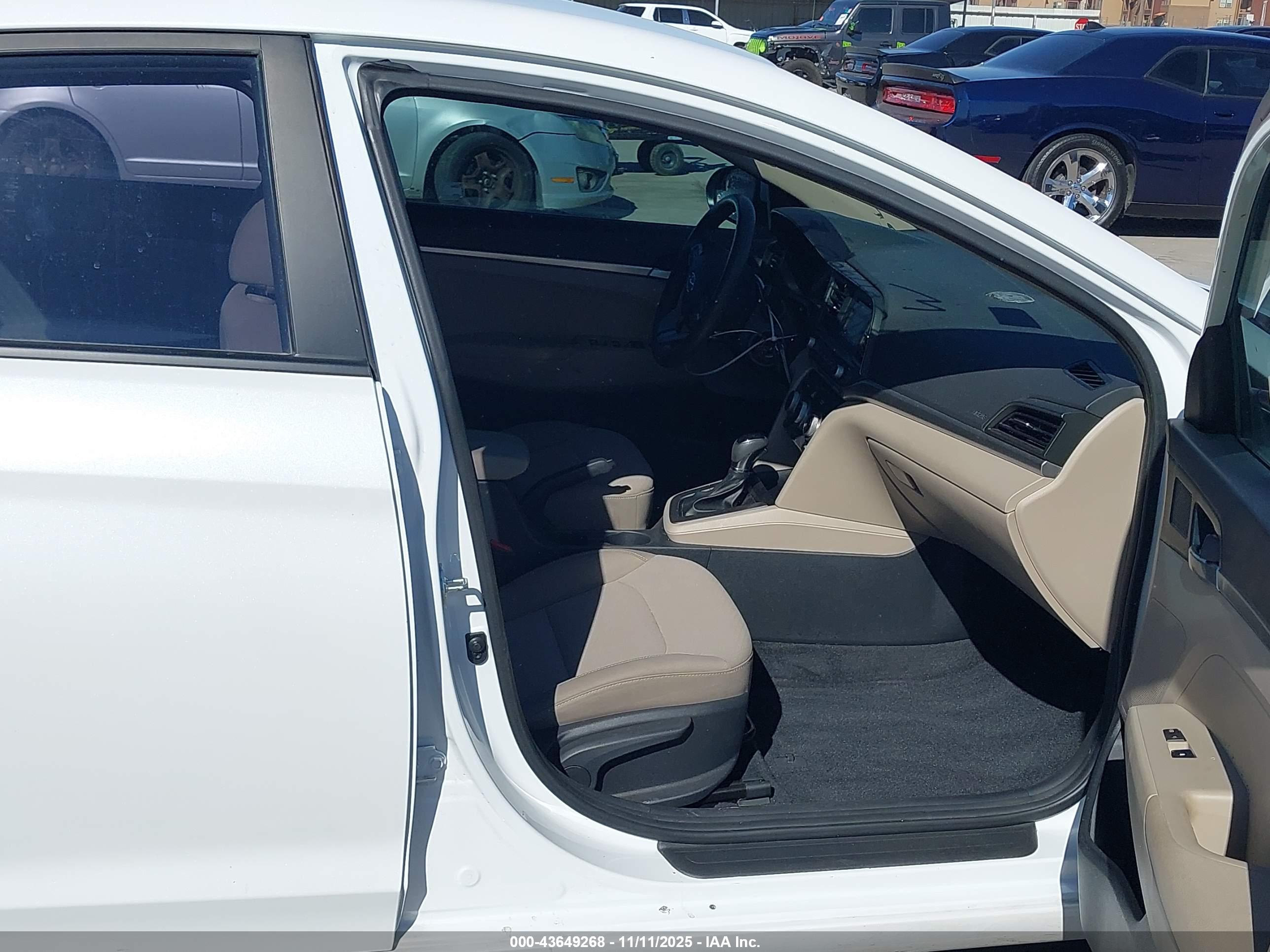 HYUNDAI ELANTRA image 5