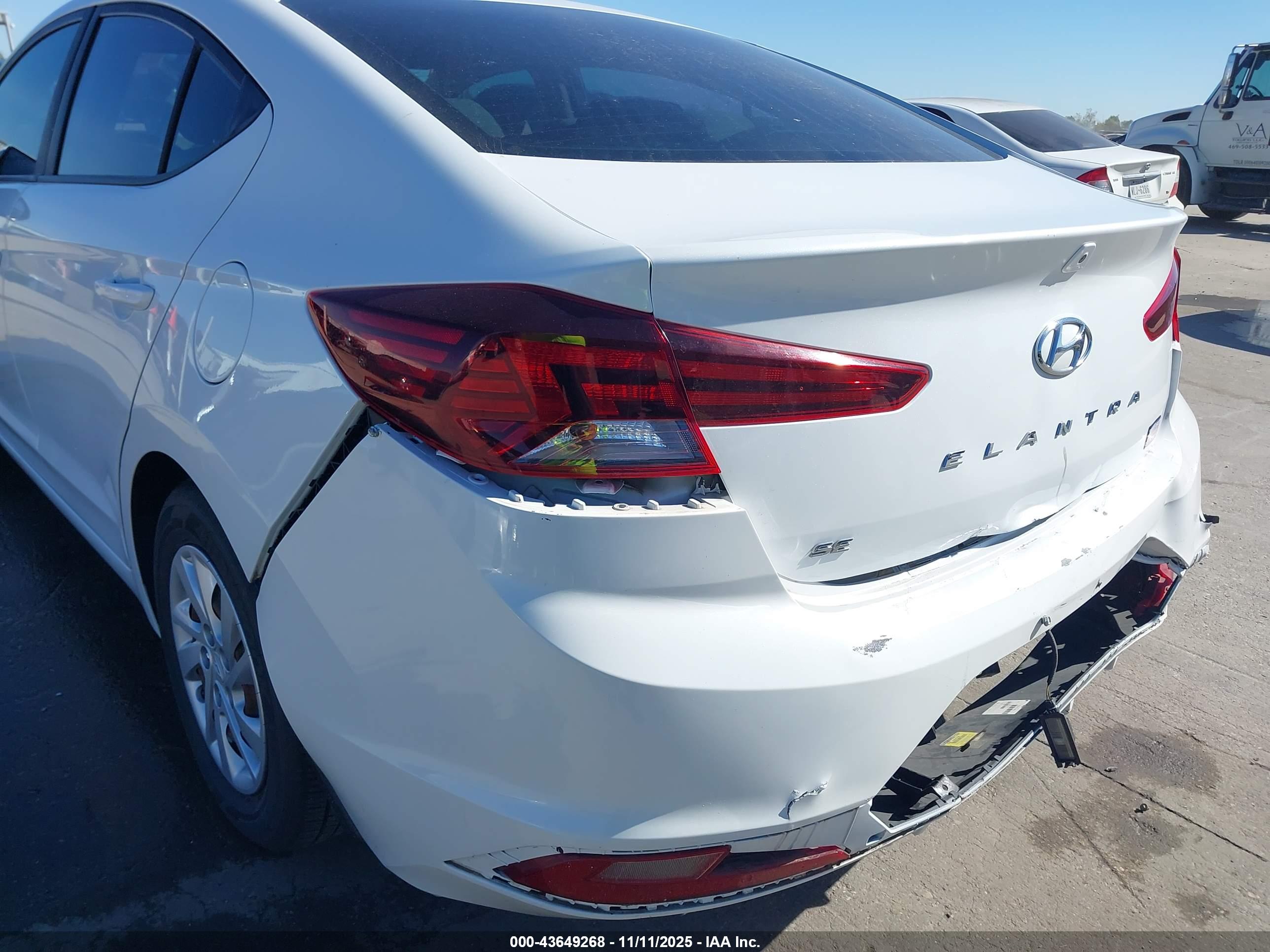 HYUNDAI ELANTRA image 6