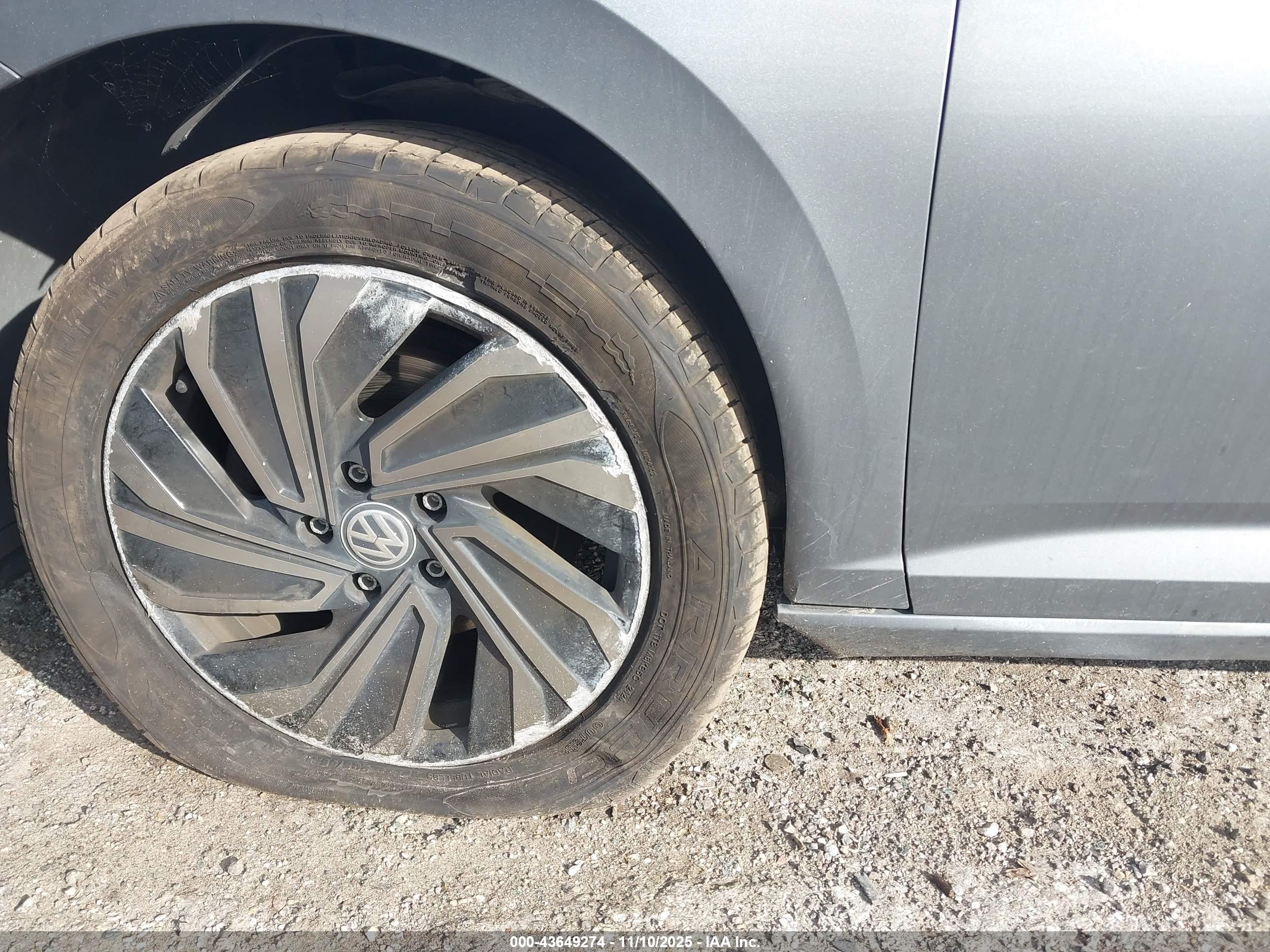 VOLKSWAGEN JETTA image 6