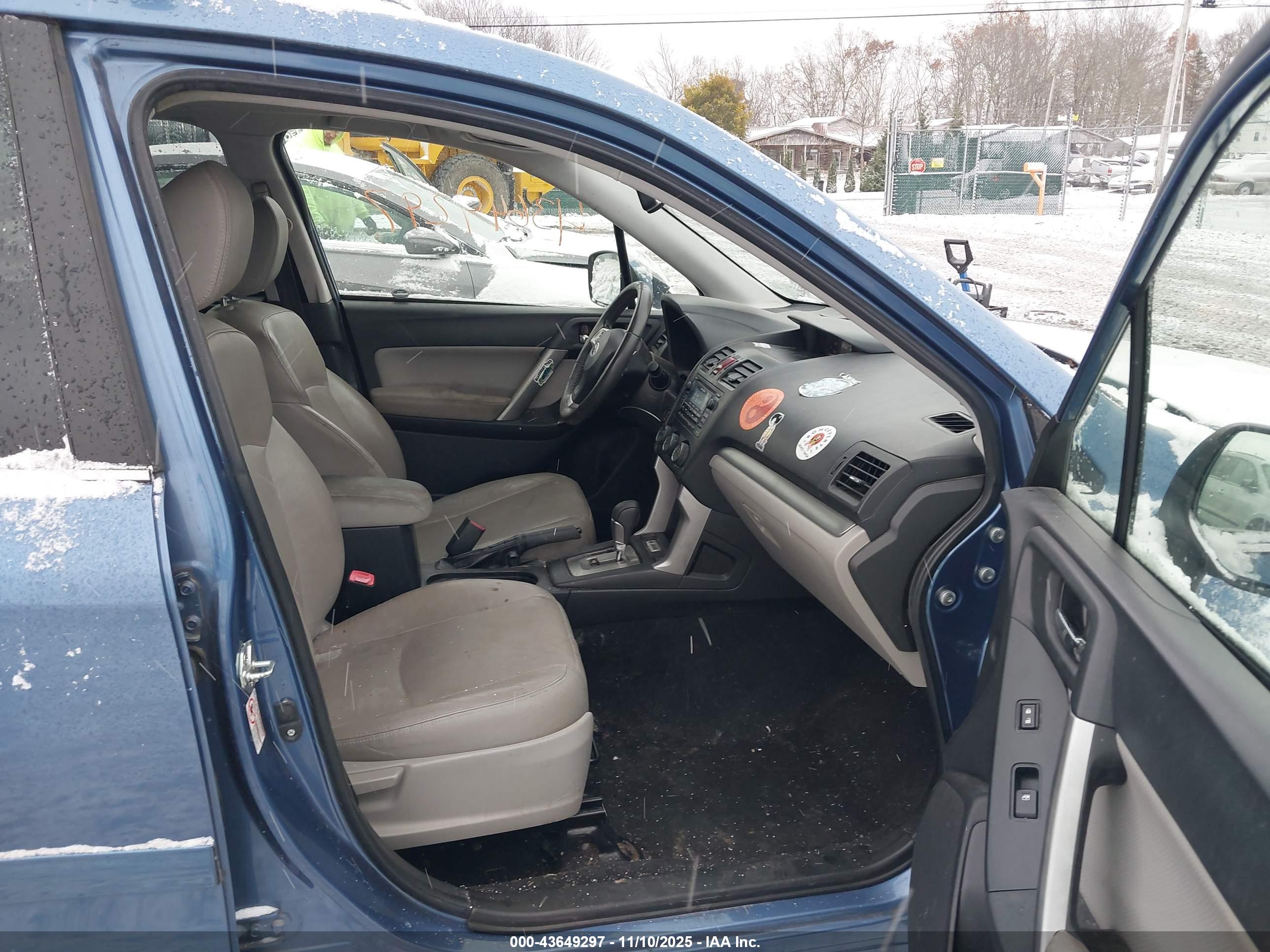 SUBARU FORESTER image 5