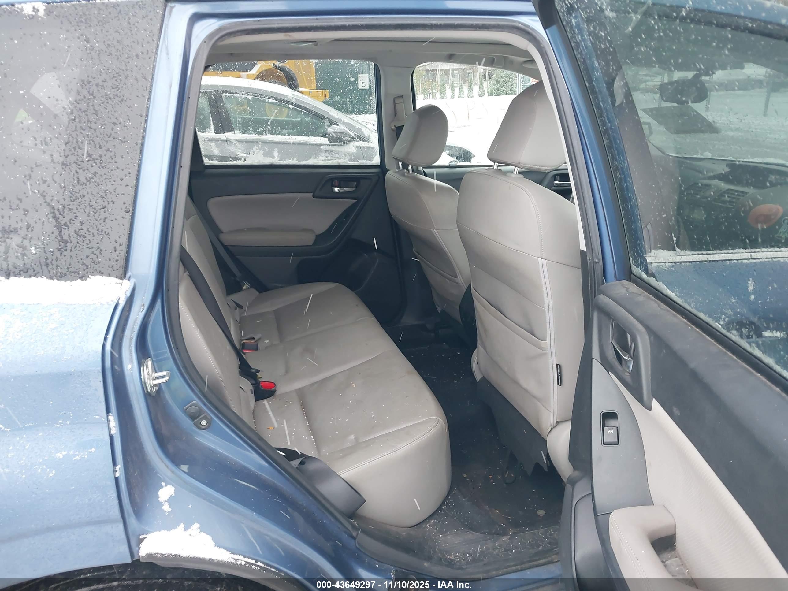 SUBARU FORESTER image 8