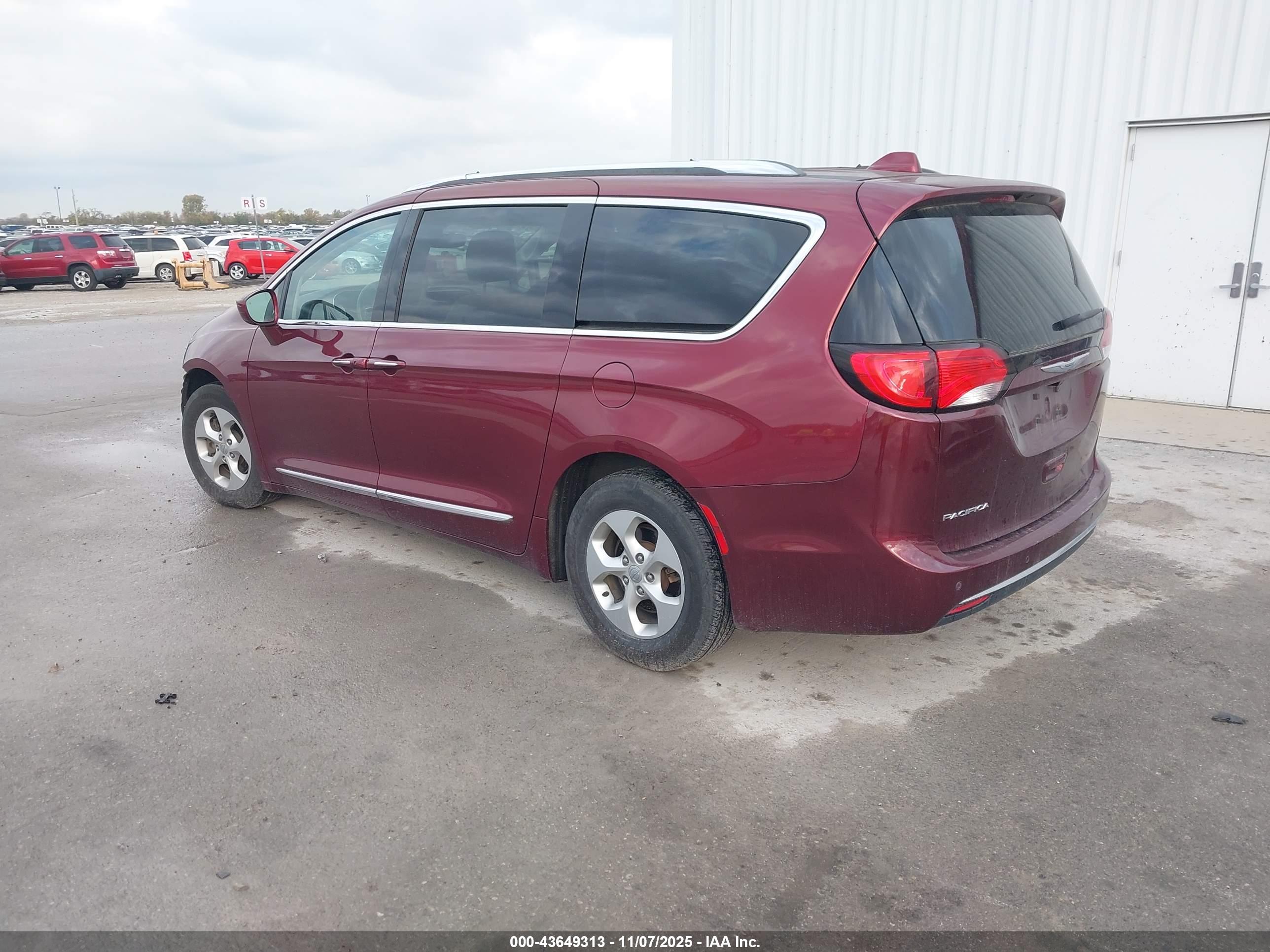 CHRYSLER PACIFICA image 3