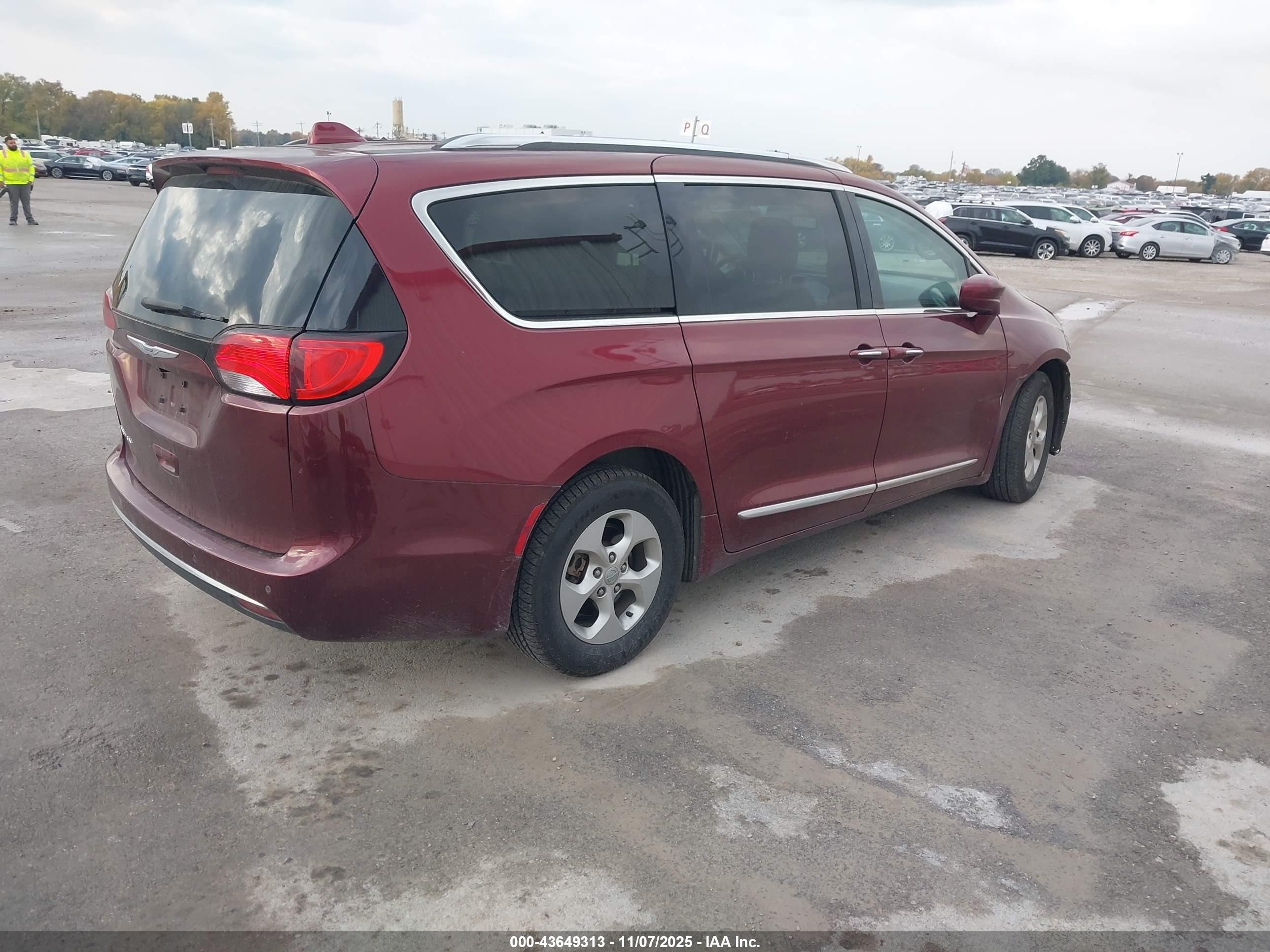 CHRYSLER PACIFICA image 4