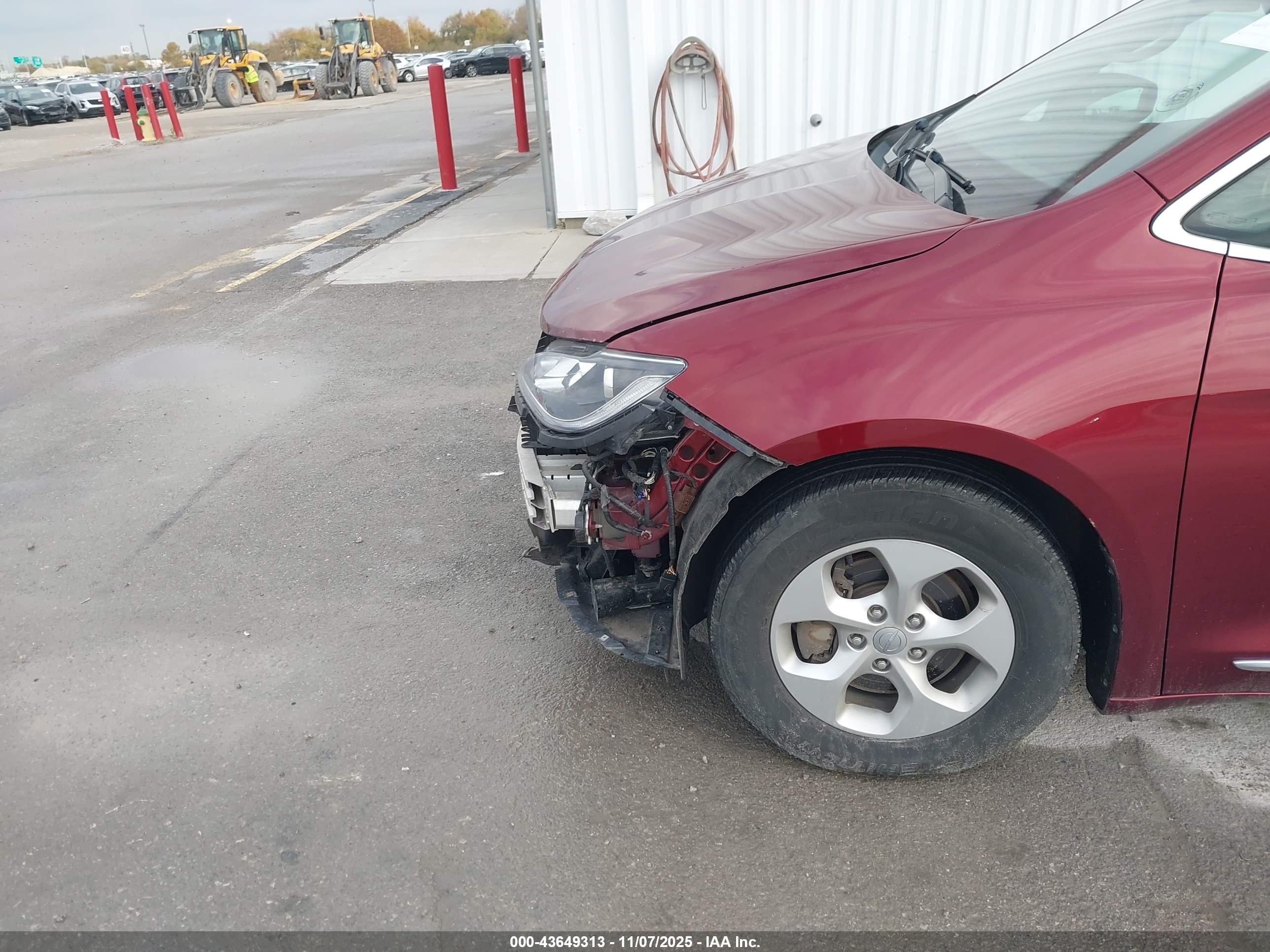 CHRYSLER PACIFICA image 6