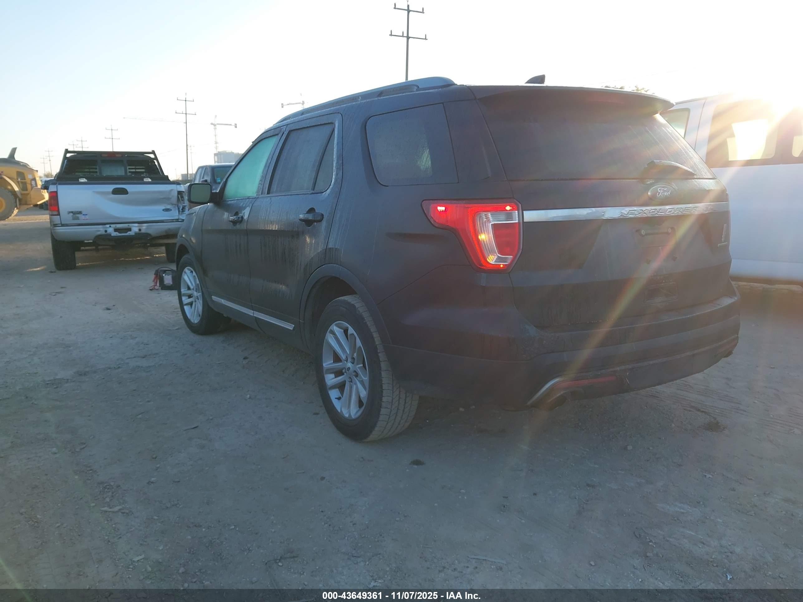 FORD EXPLORER image 3