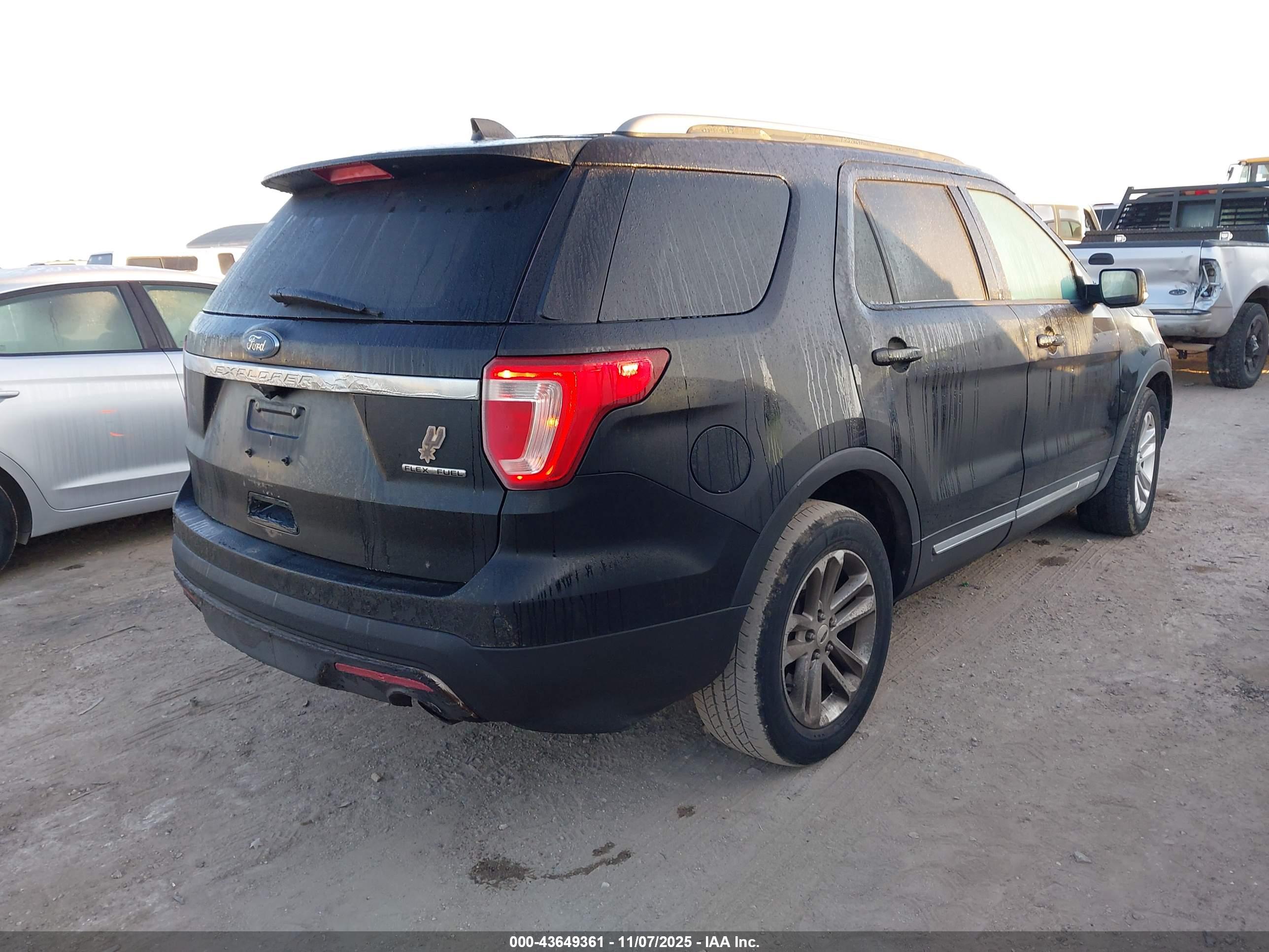 FORD EXPLORER image 4