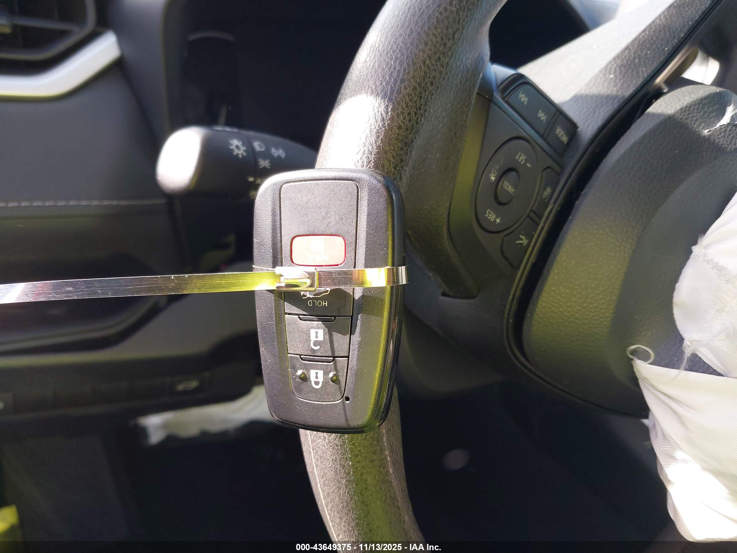 TOYOTA RAV4 image 11