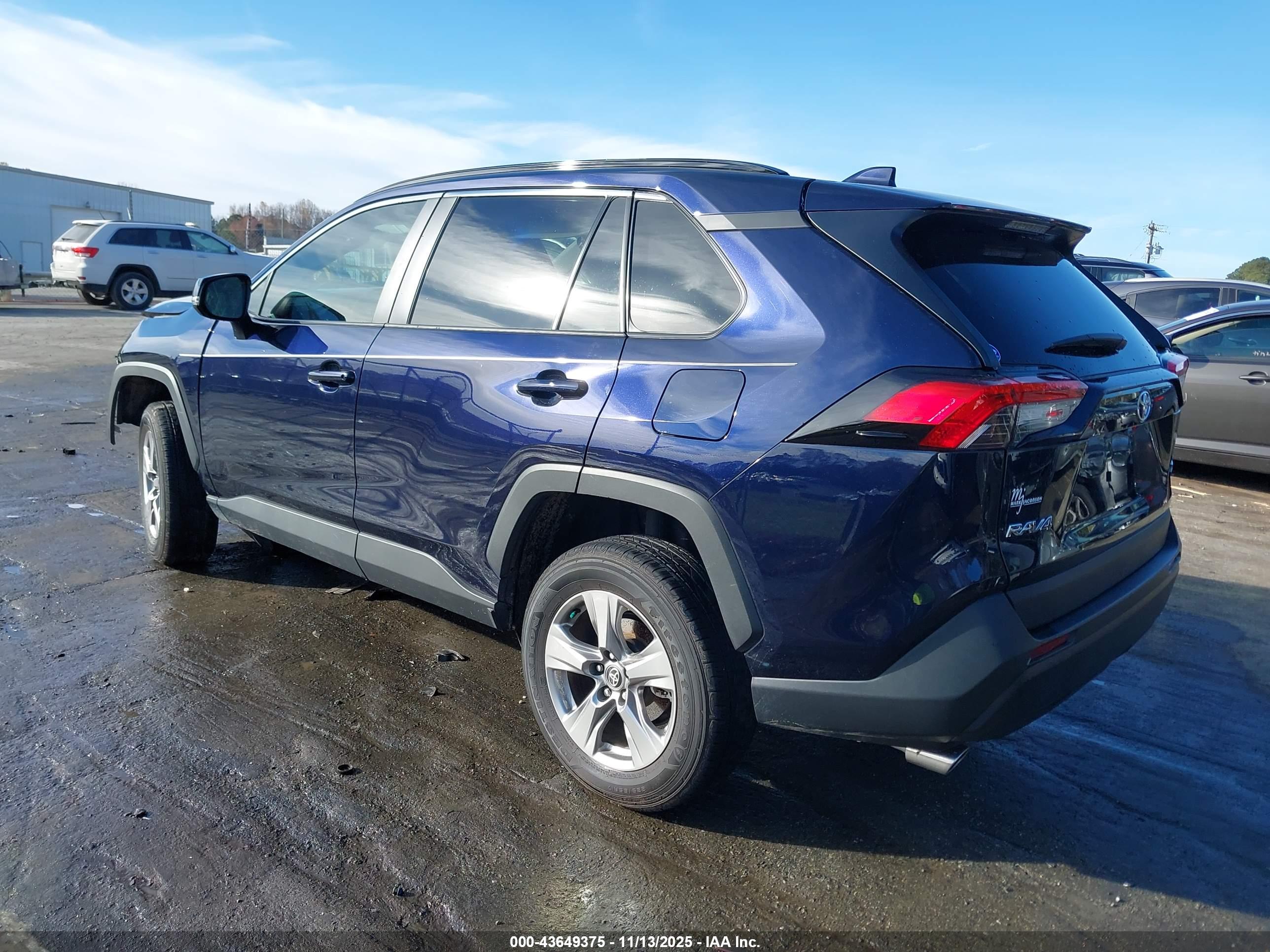 TOYOTA RAV4 image 3