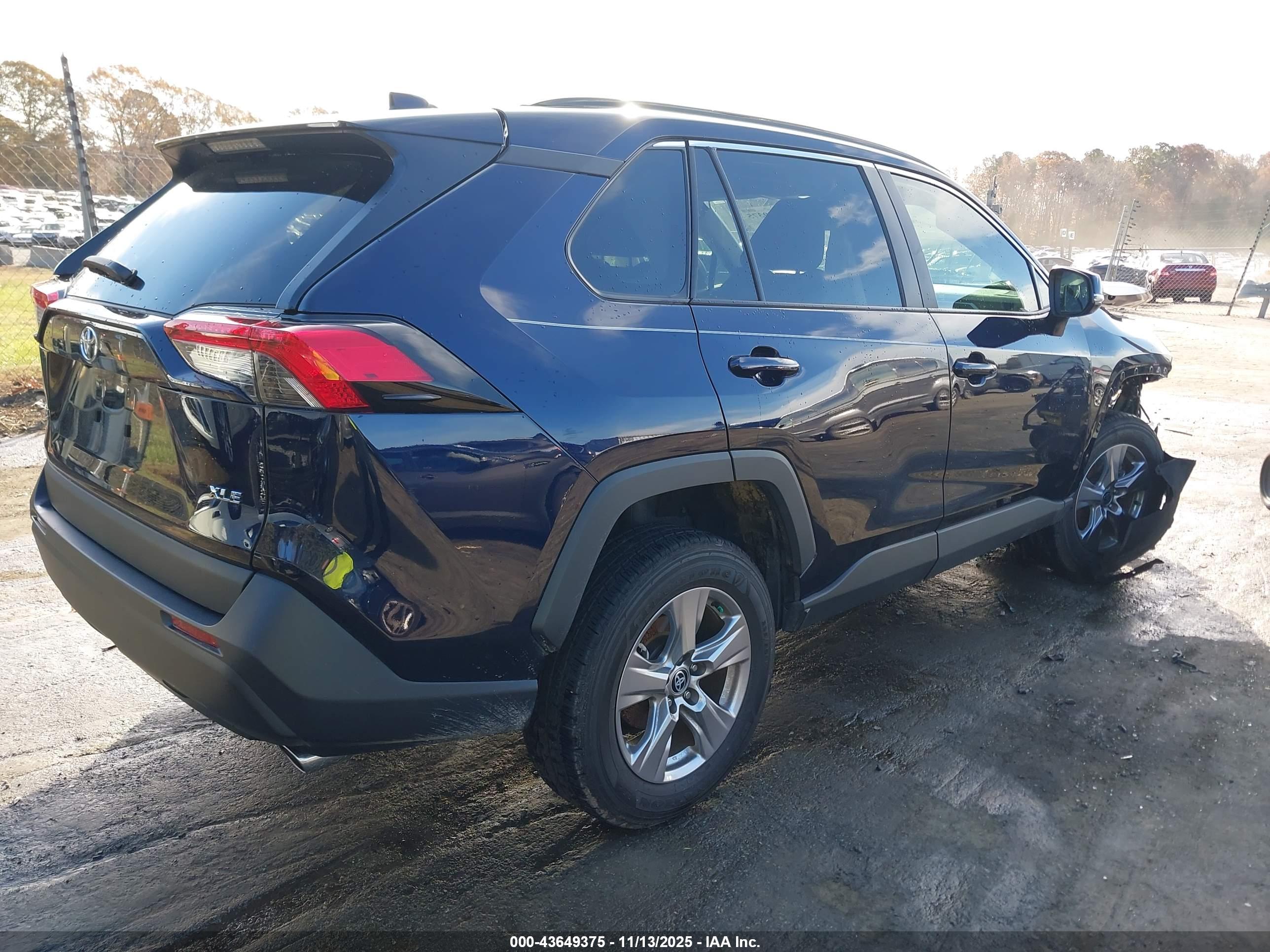 TOYOTA RAV4 image 4