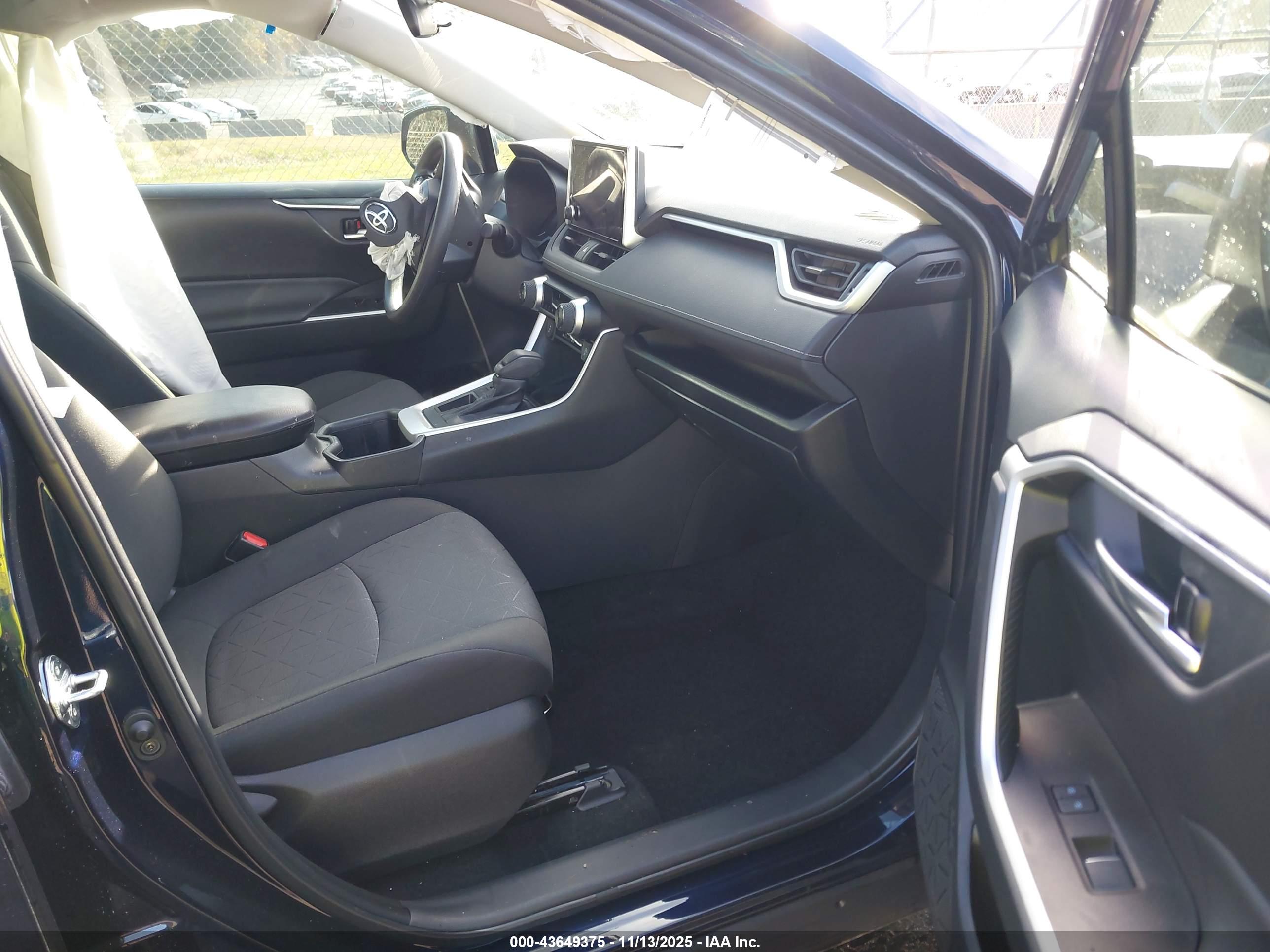 TOYOTA RAV4 image 5