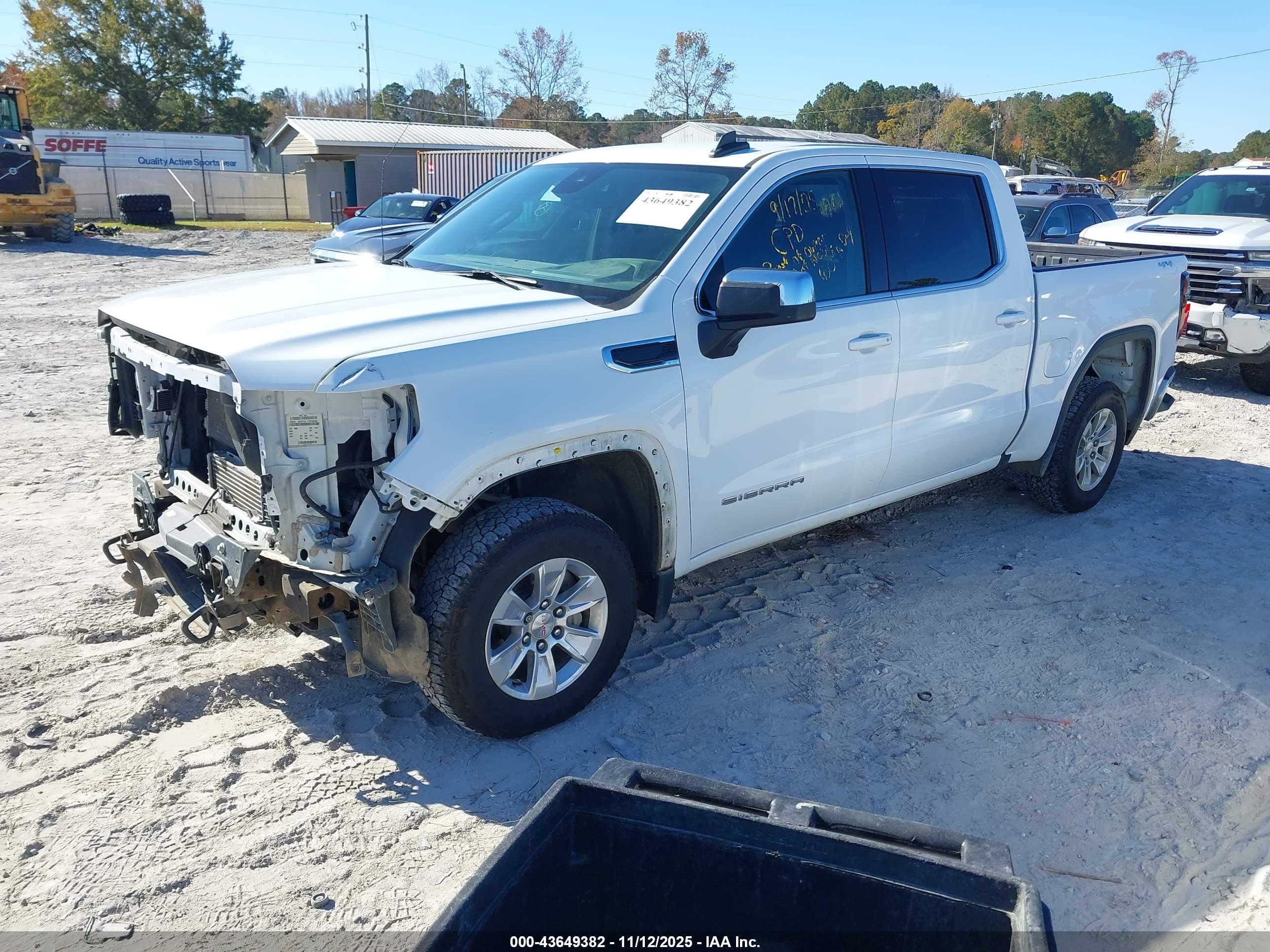 GMC SIERRA image 2