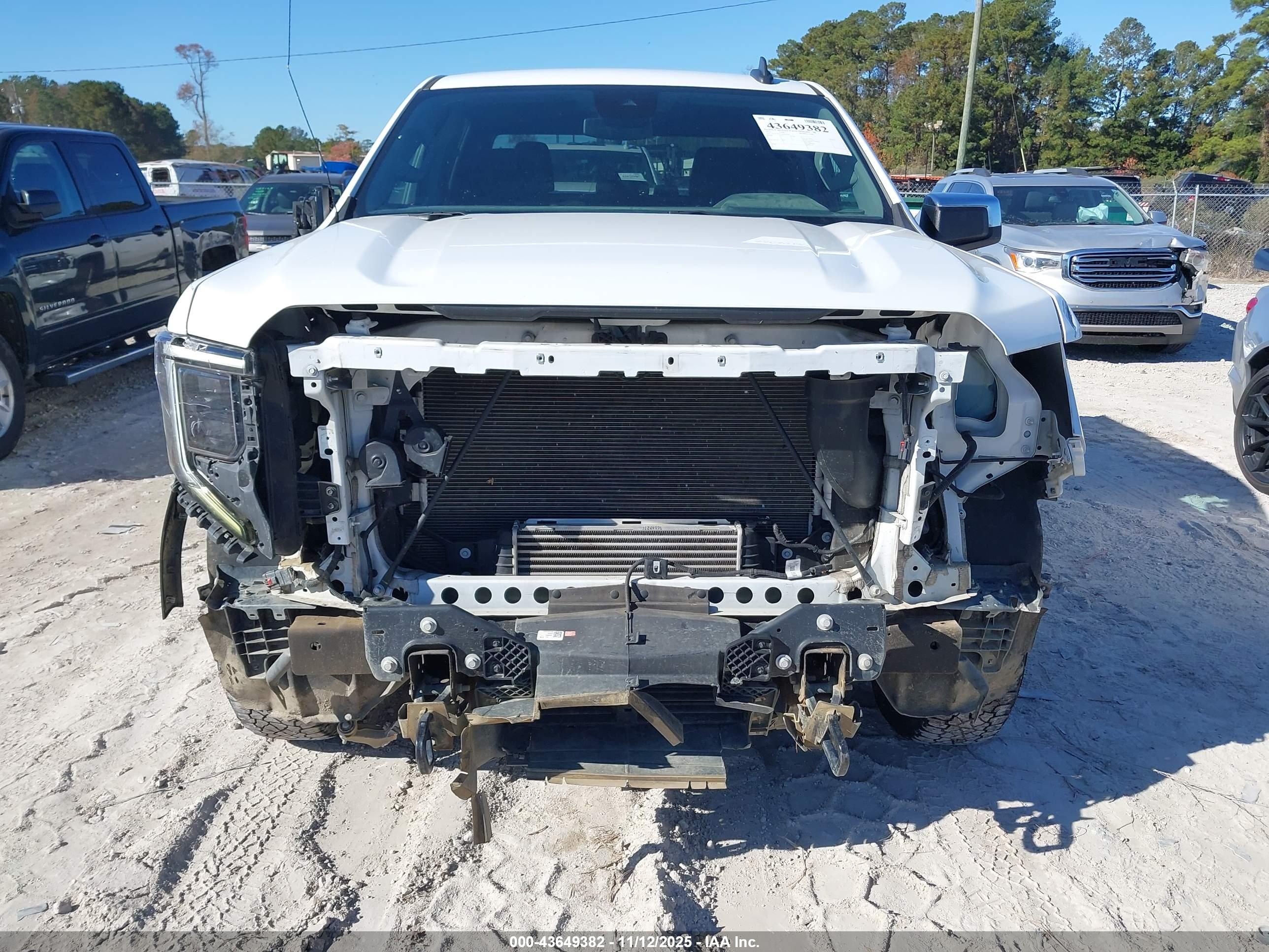 GMC SIERRA image 6