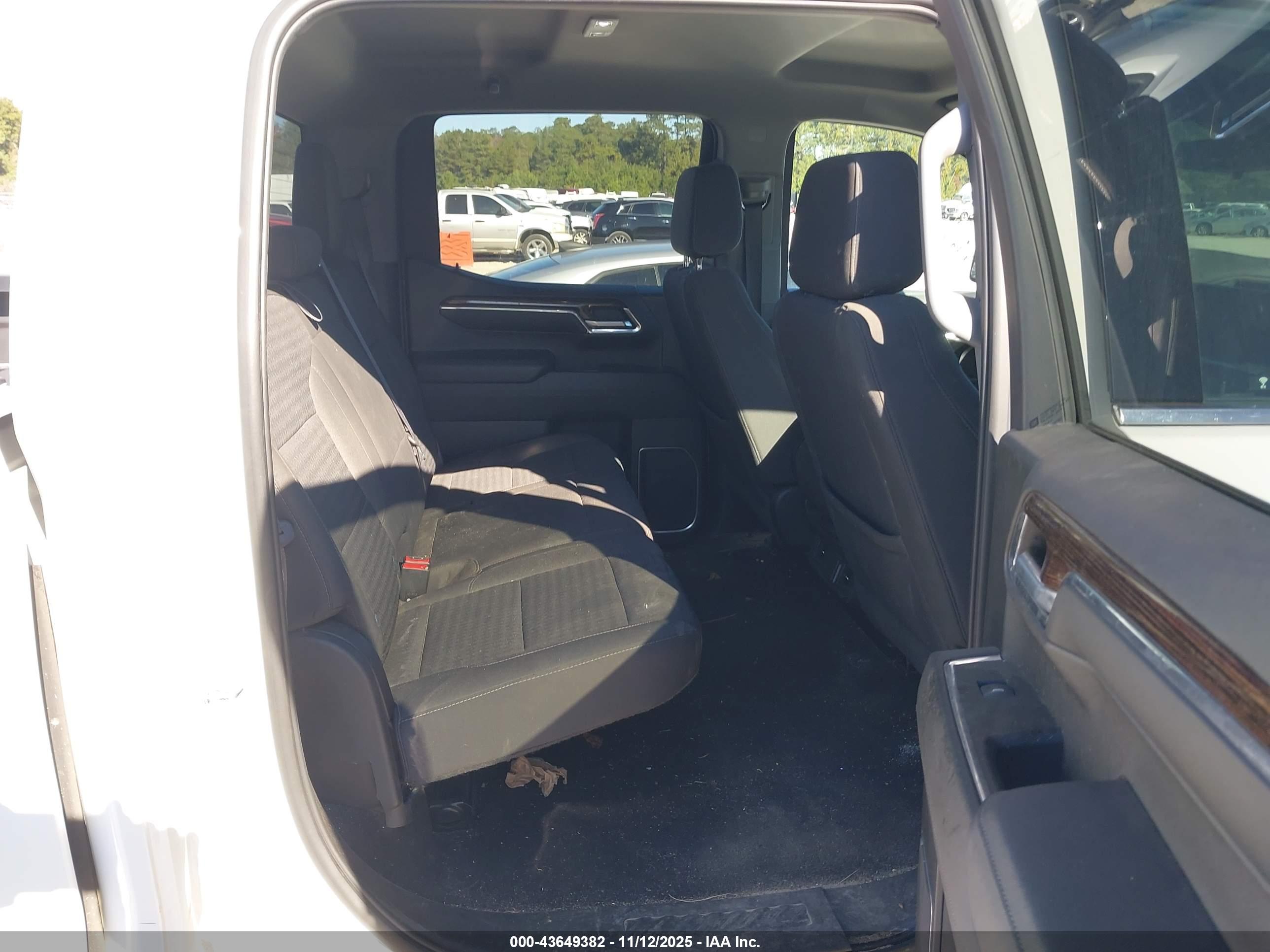 GMC SIERRA image 8