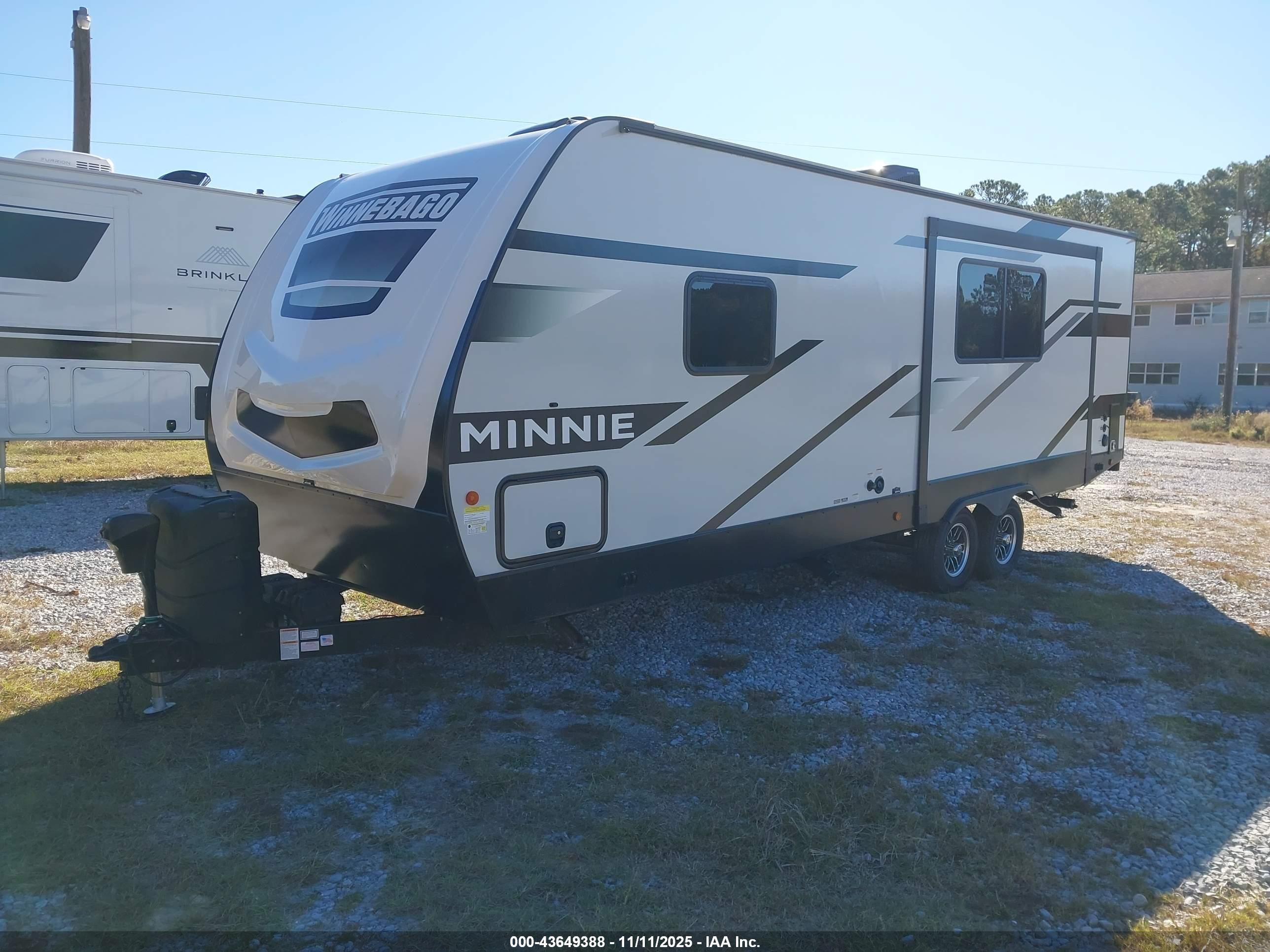 WINNEBAGO MINNIE image 2