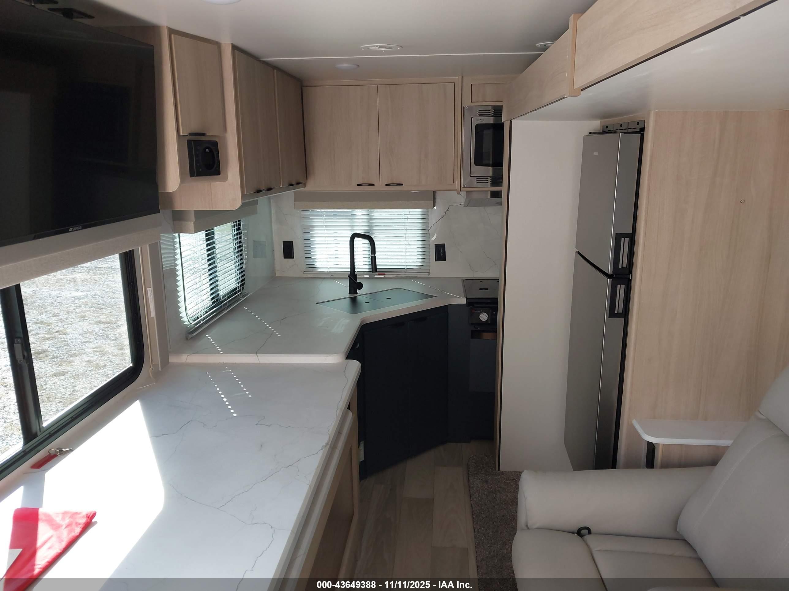 WINNEBAGO MINNIE image 5