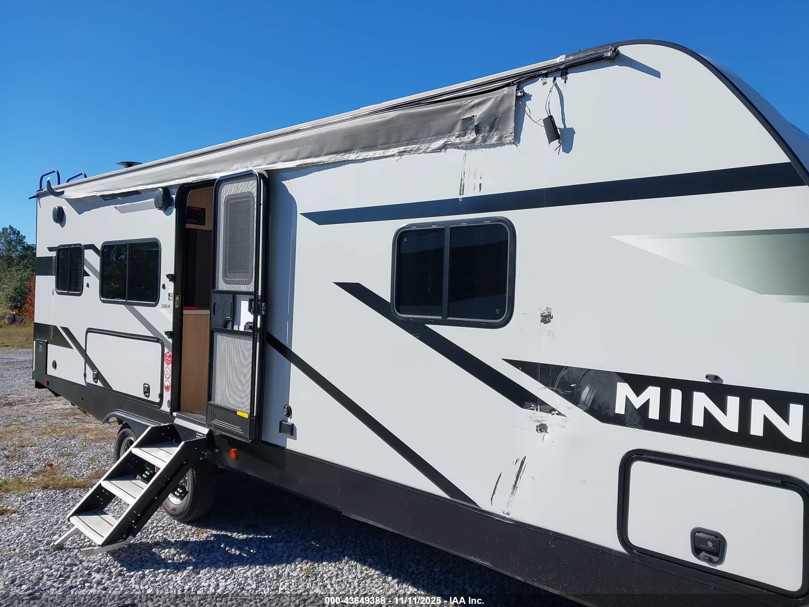 WINNEBAGO MINNIE image 6