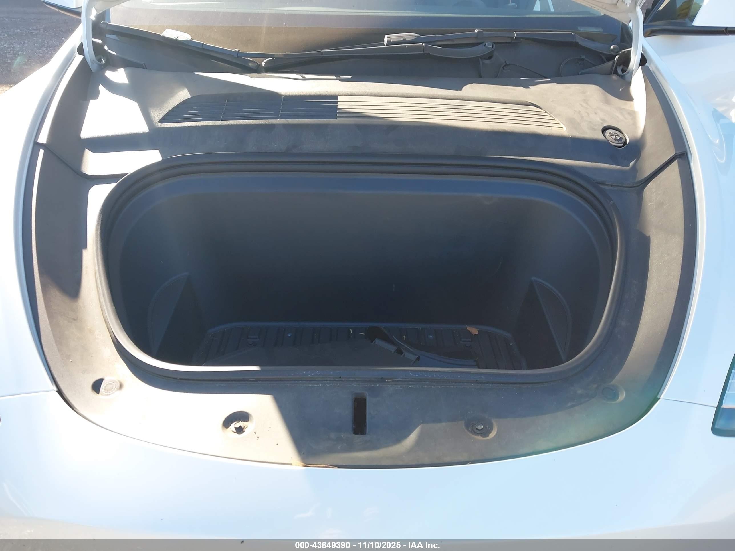 TESLA MODEL image 10