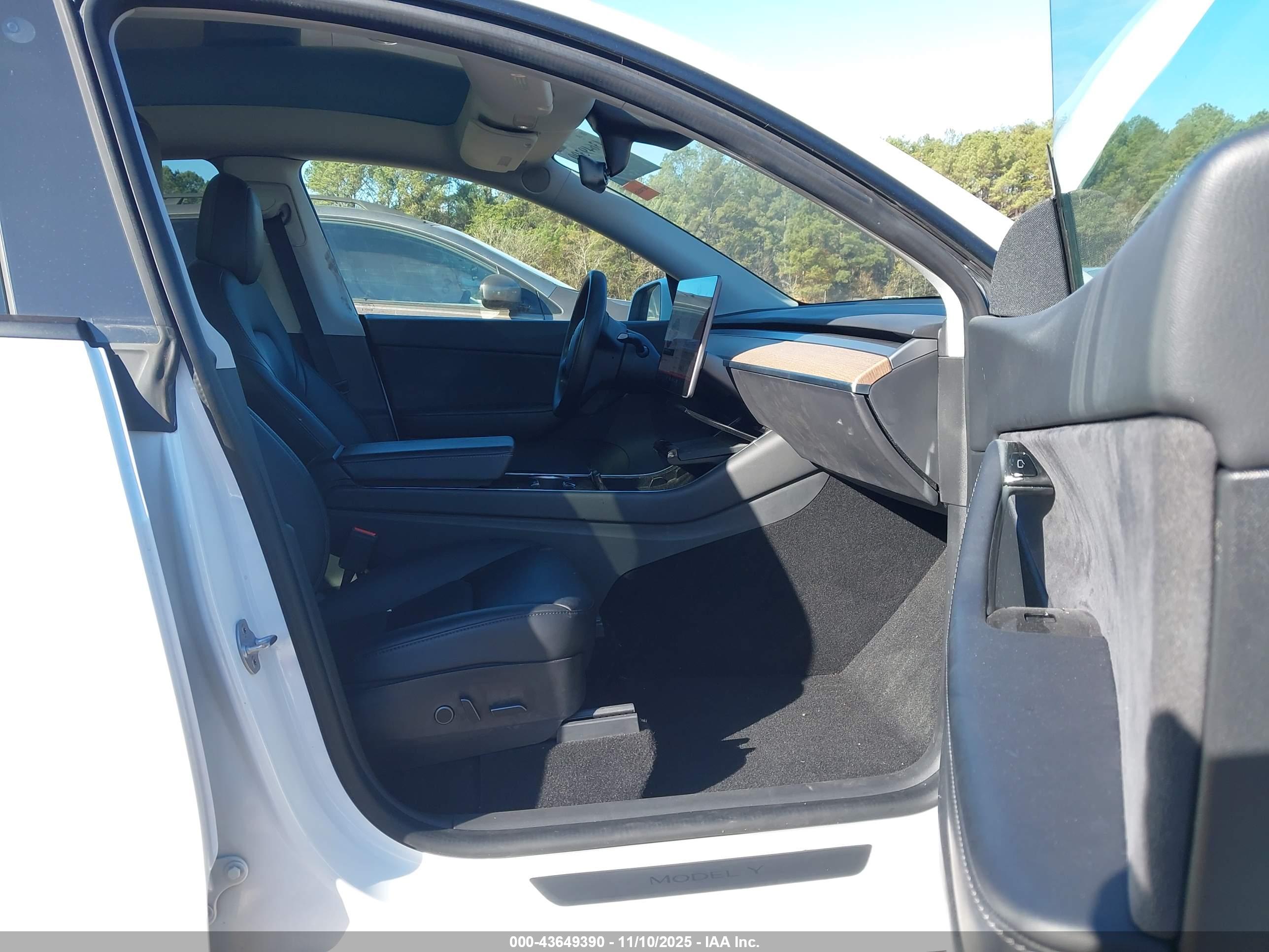 TESLA MODEL image 5
