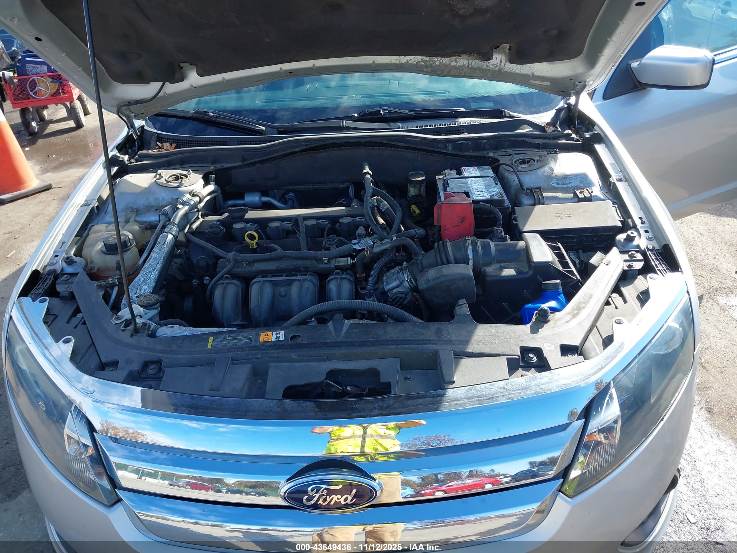 FORD FUSION image 10