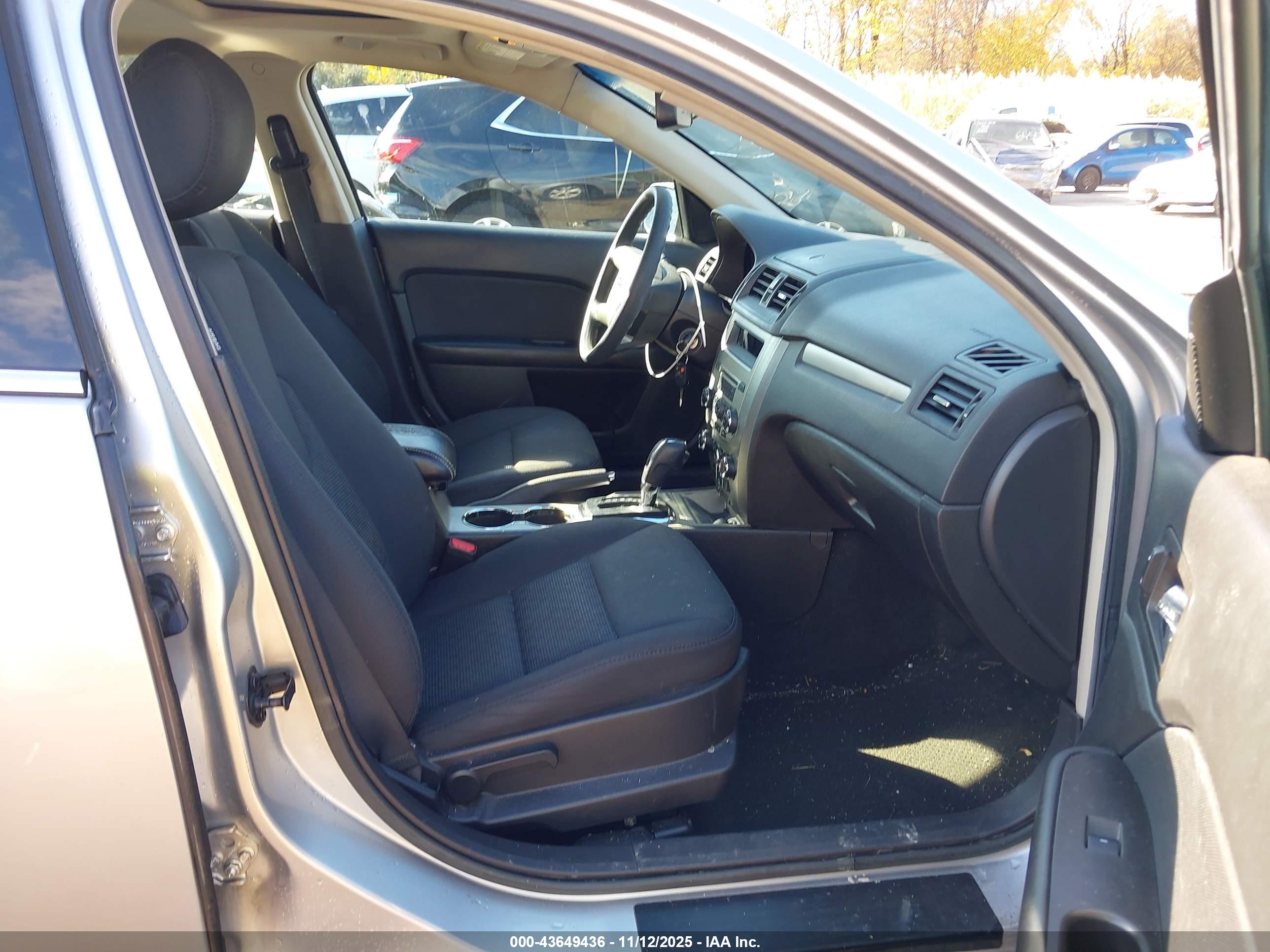 FORD FUSION image 5