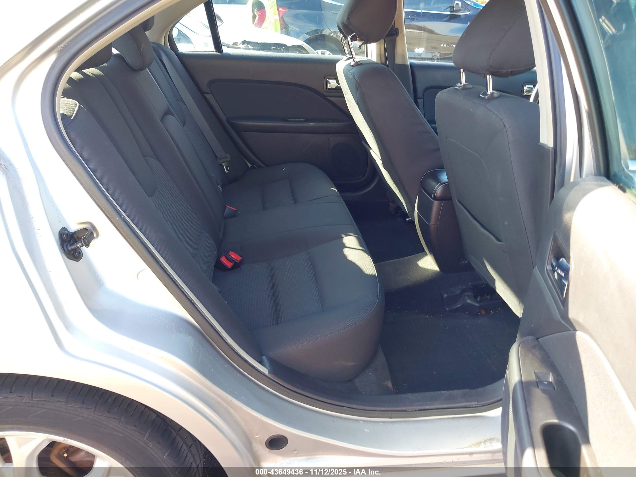 FORD FUSION image 8