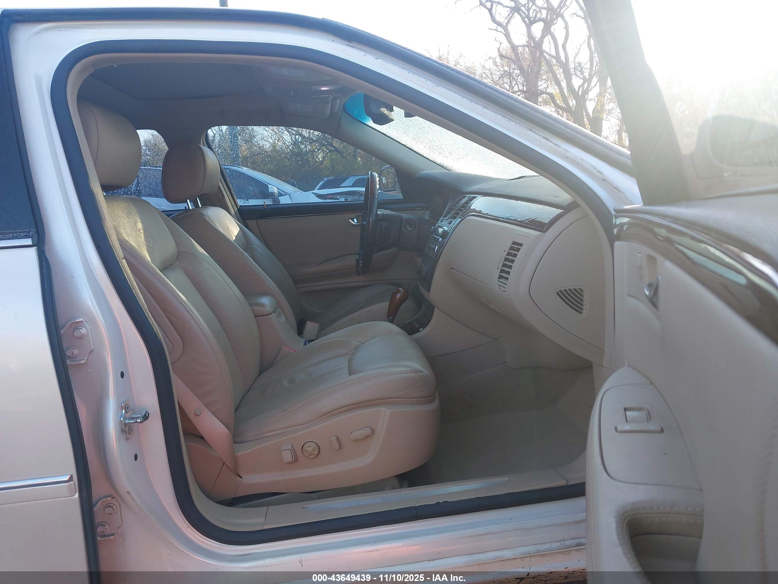 CADILLAC DTS image 5