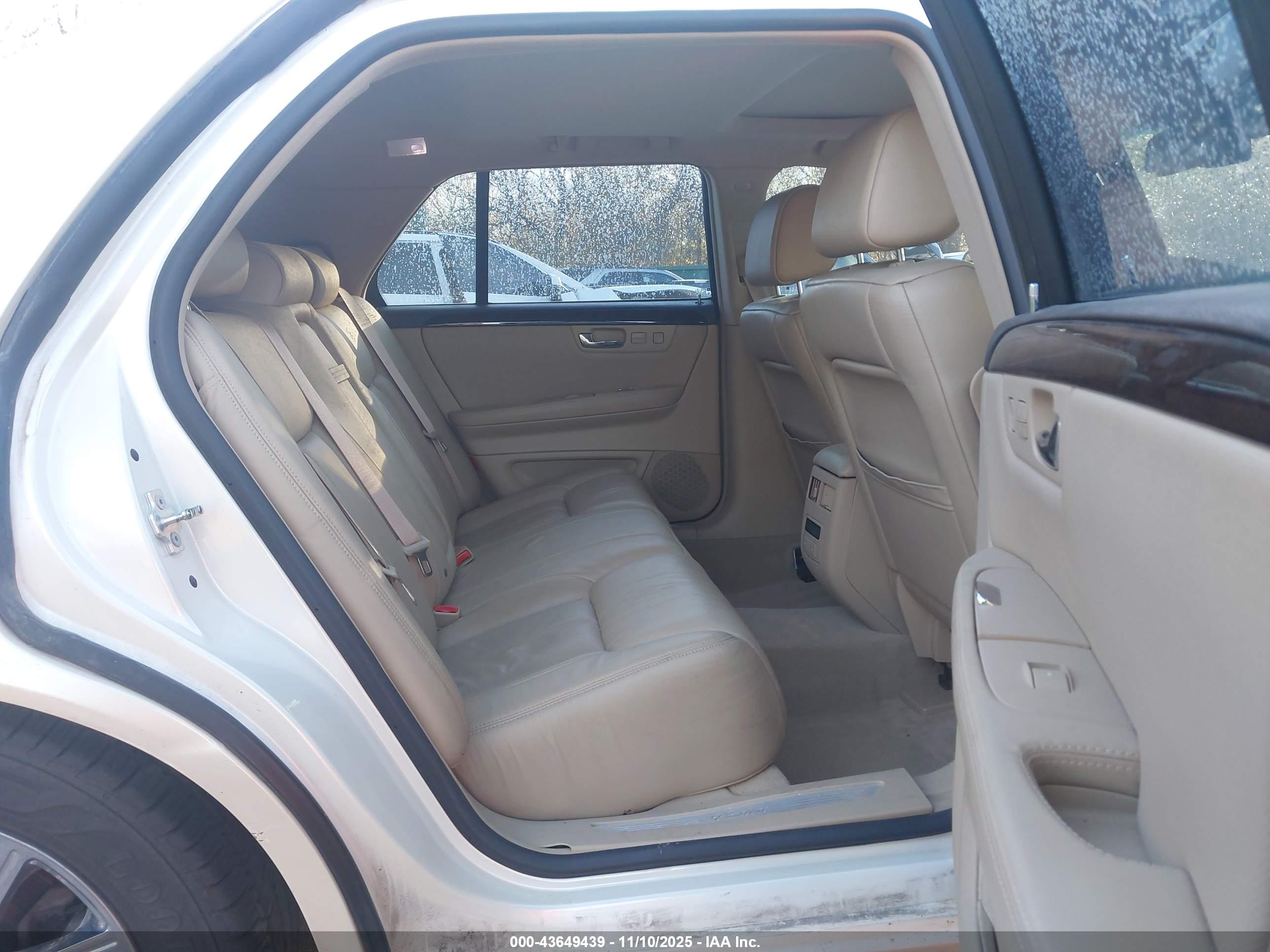 CADILLAC DTS image 8