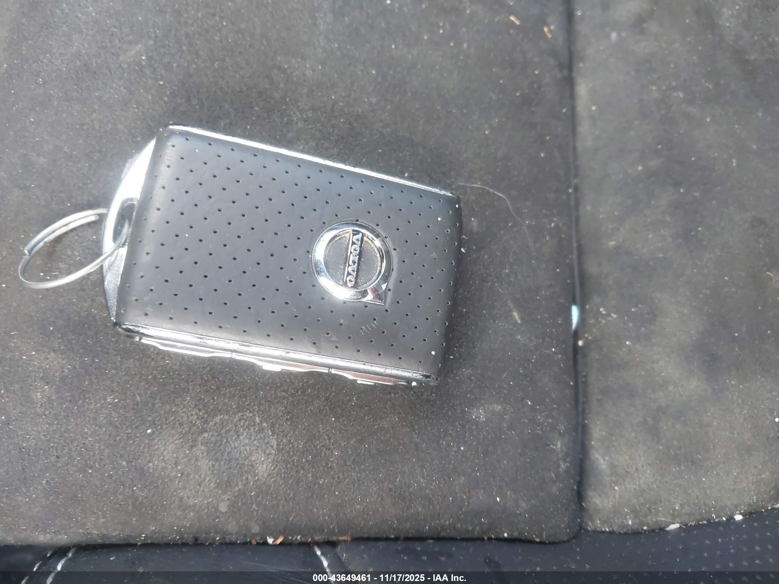 VOLVO XC40 image 11