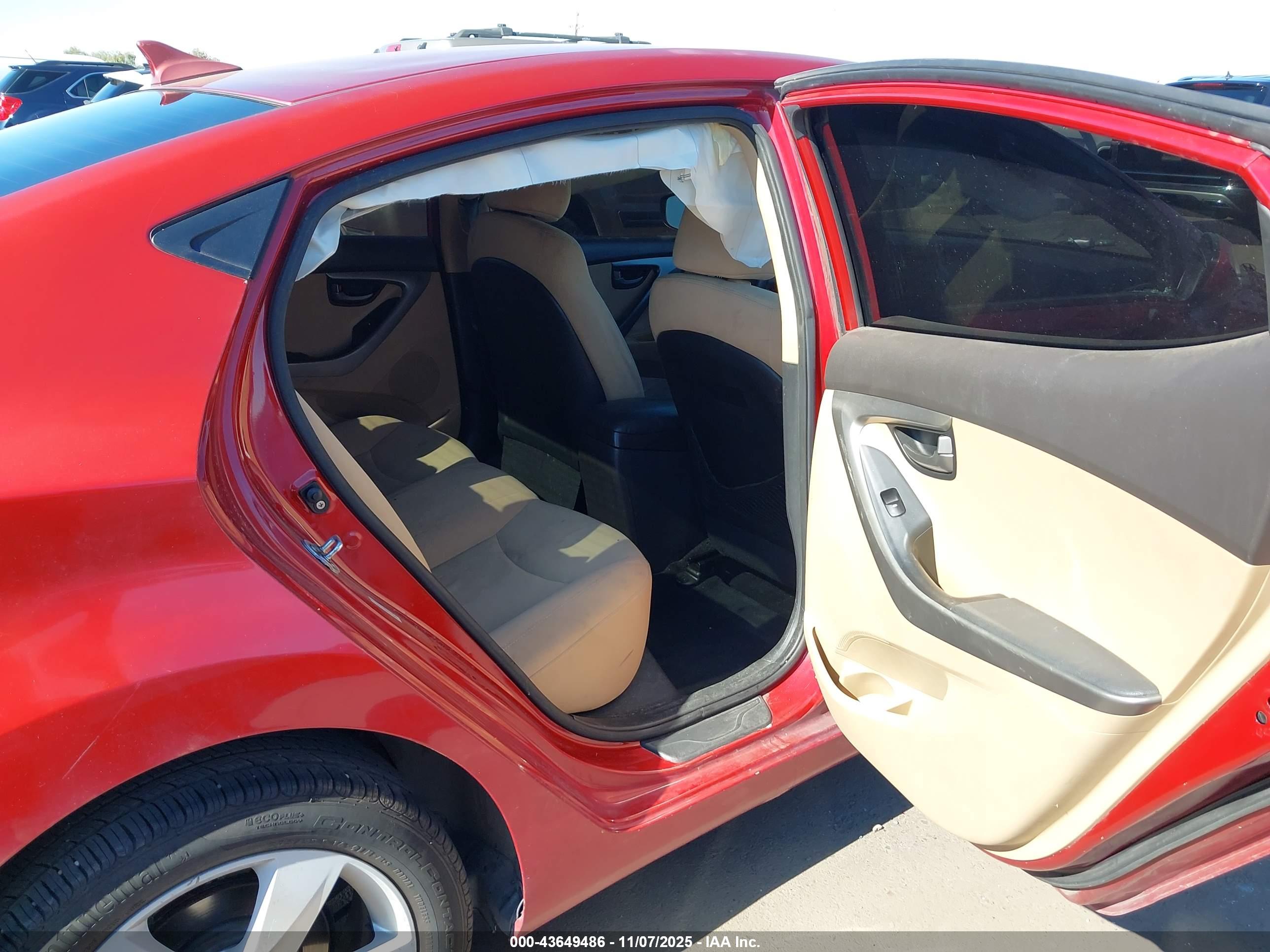 HYUNDAI ELANTRA image 8