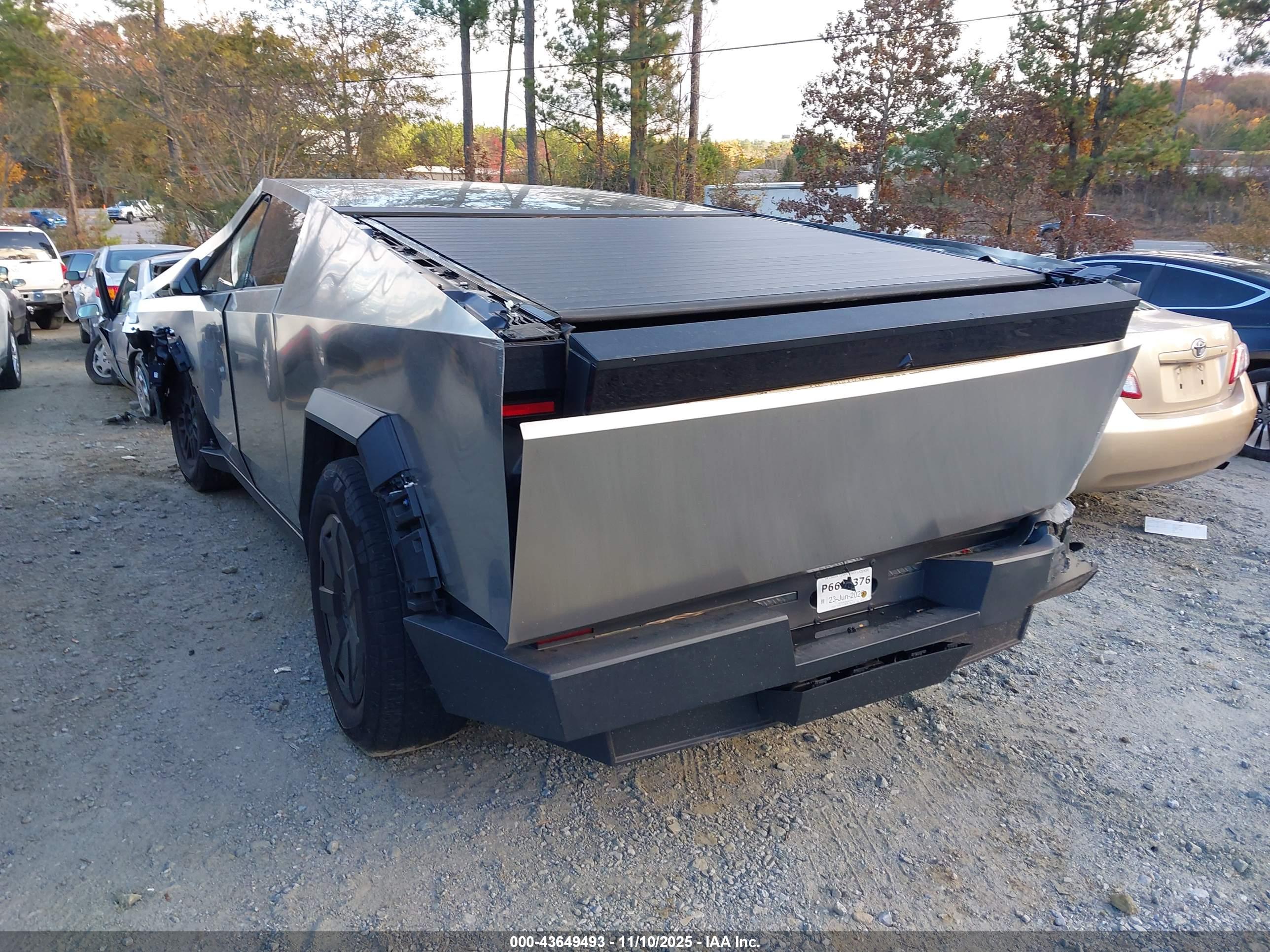 TESLA CYBERTRUCK image 3