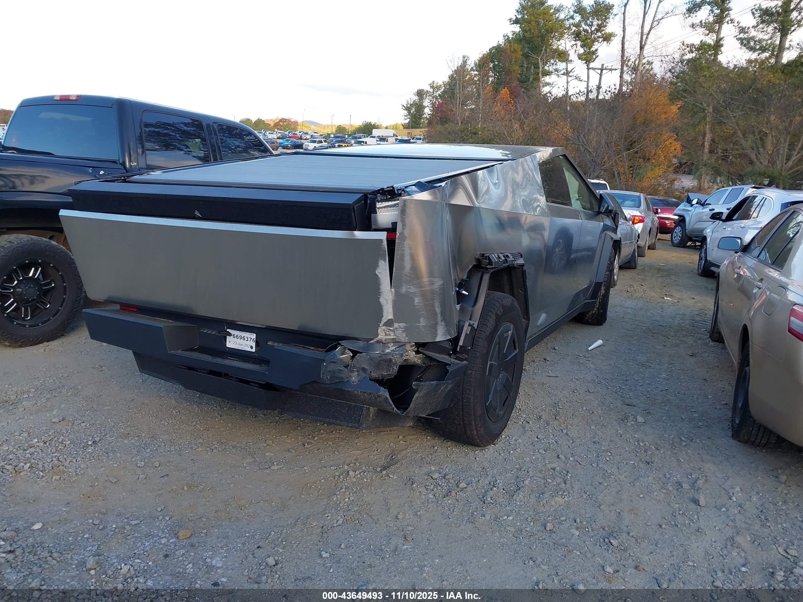 TESLA CYBERTRUCK image 4