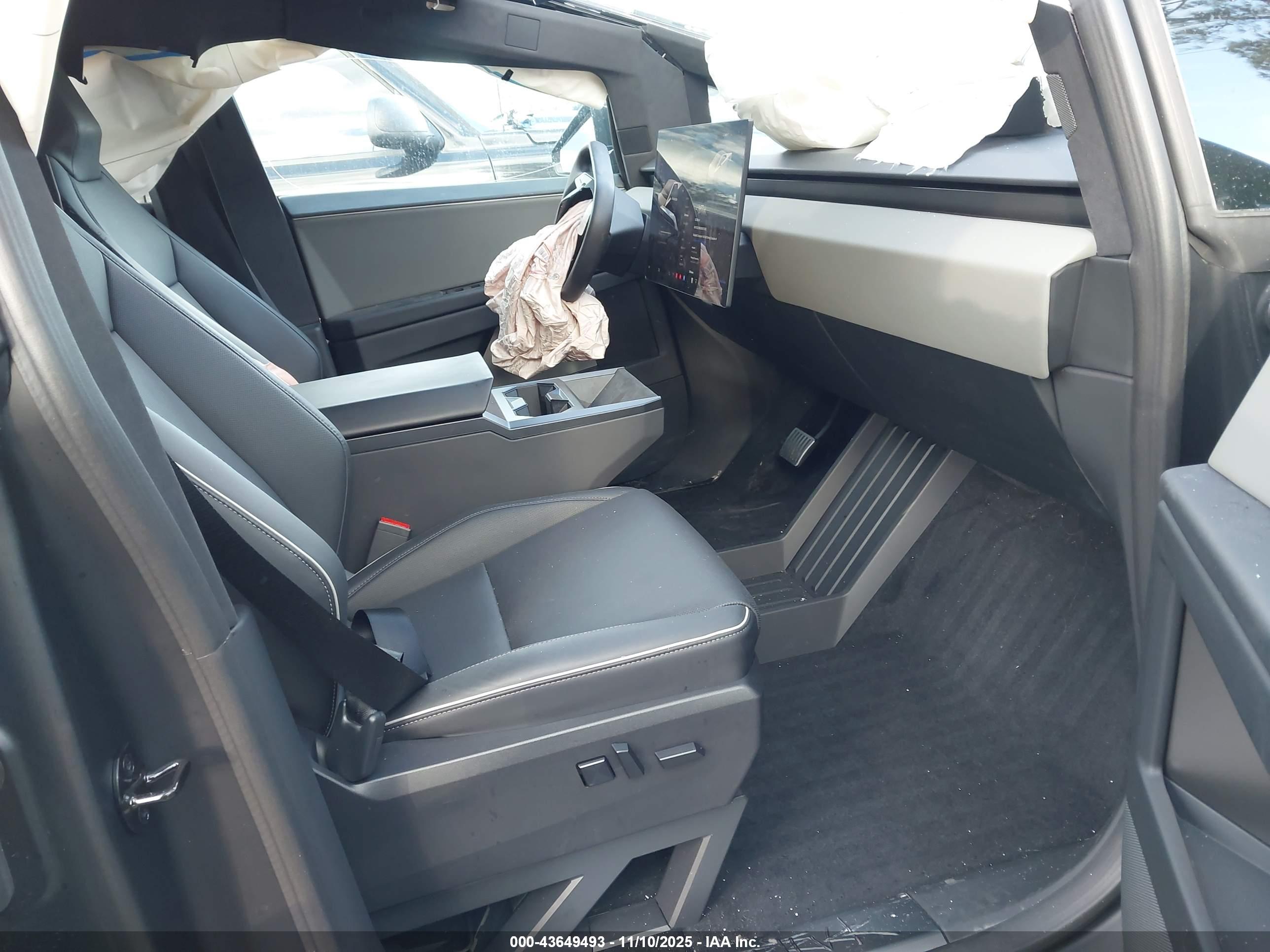 TESLA CYBERTRUCK image 5