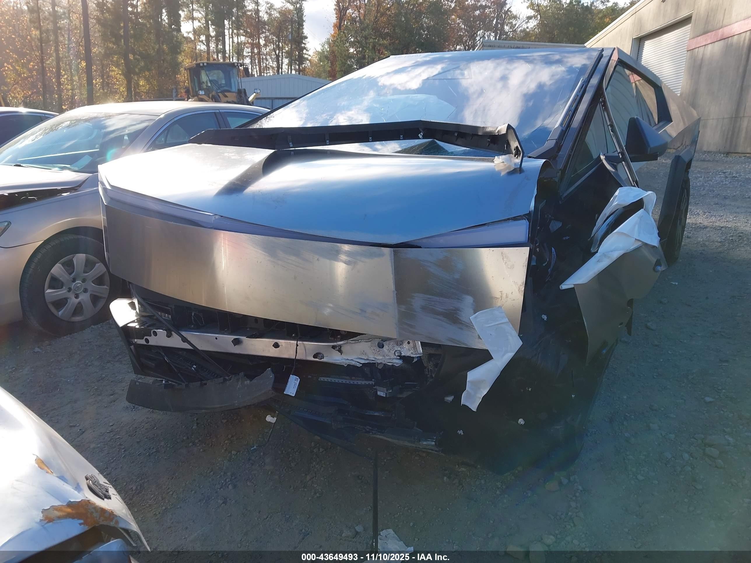 TESLA CYBERTRUCK image 6