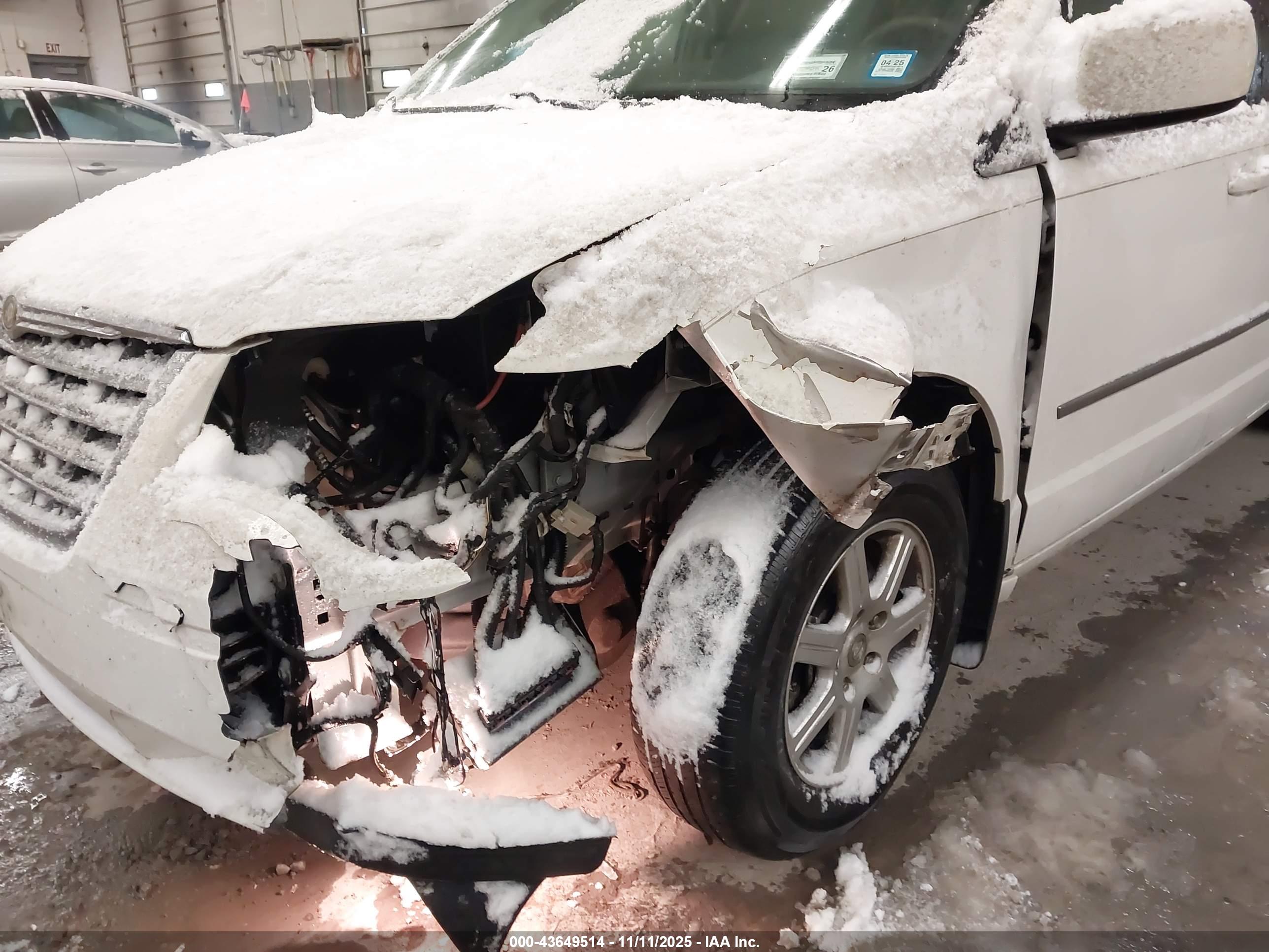 CHRYSLER TOWN image 6