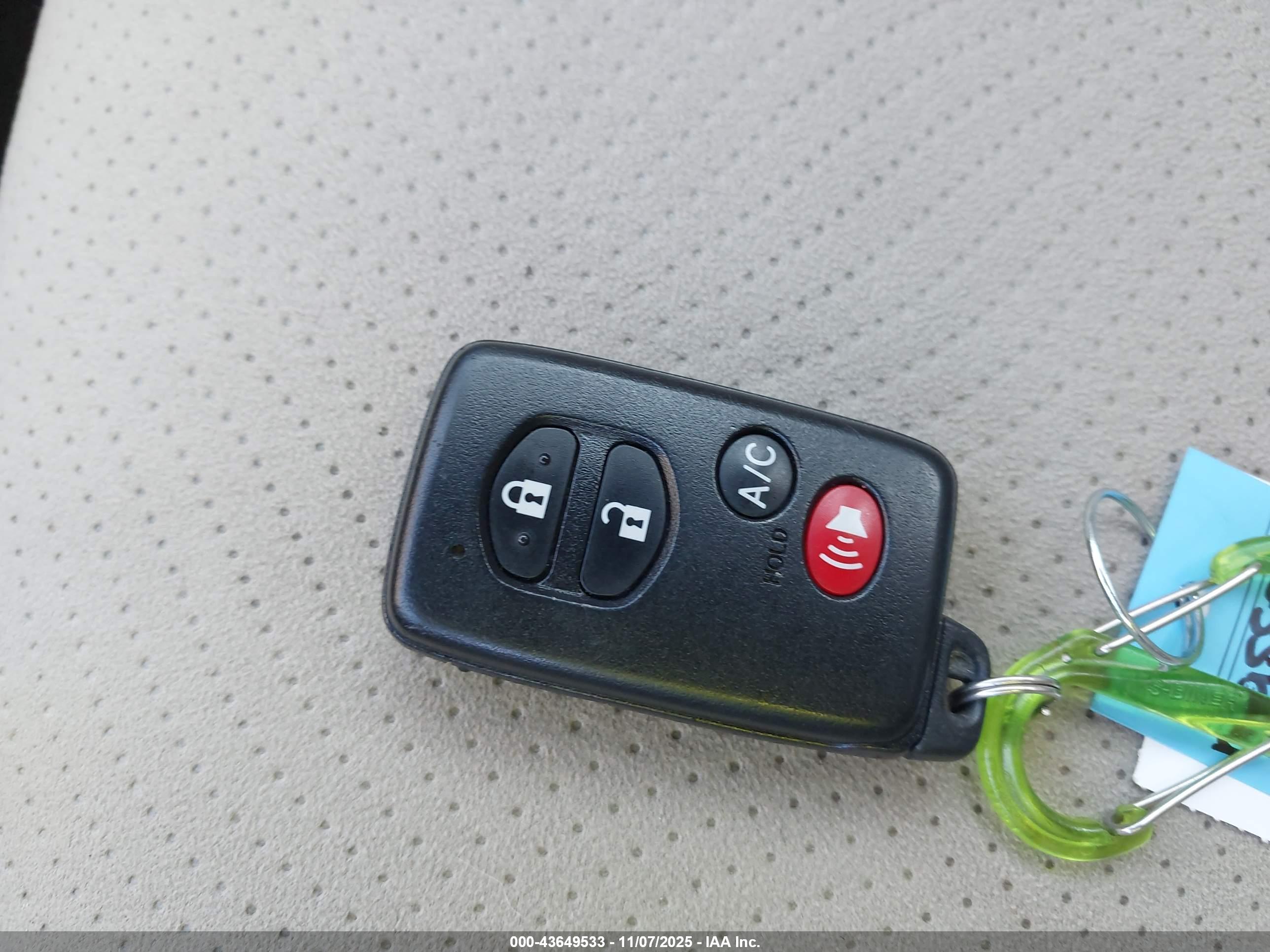 TOYOTA PRIUS image 11