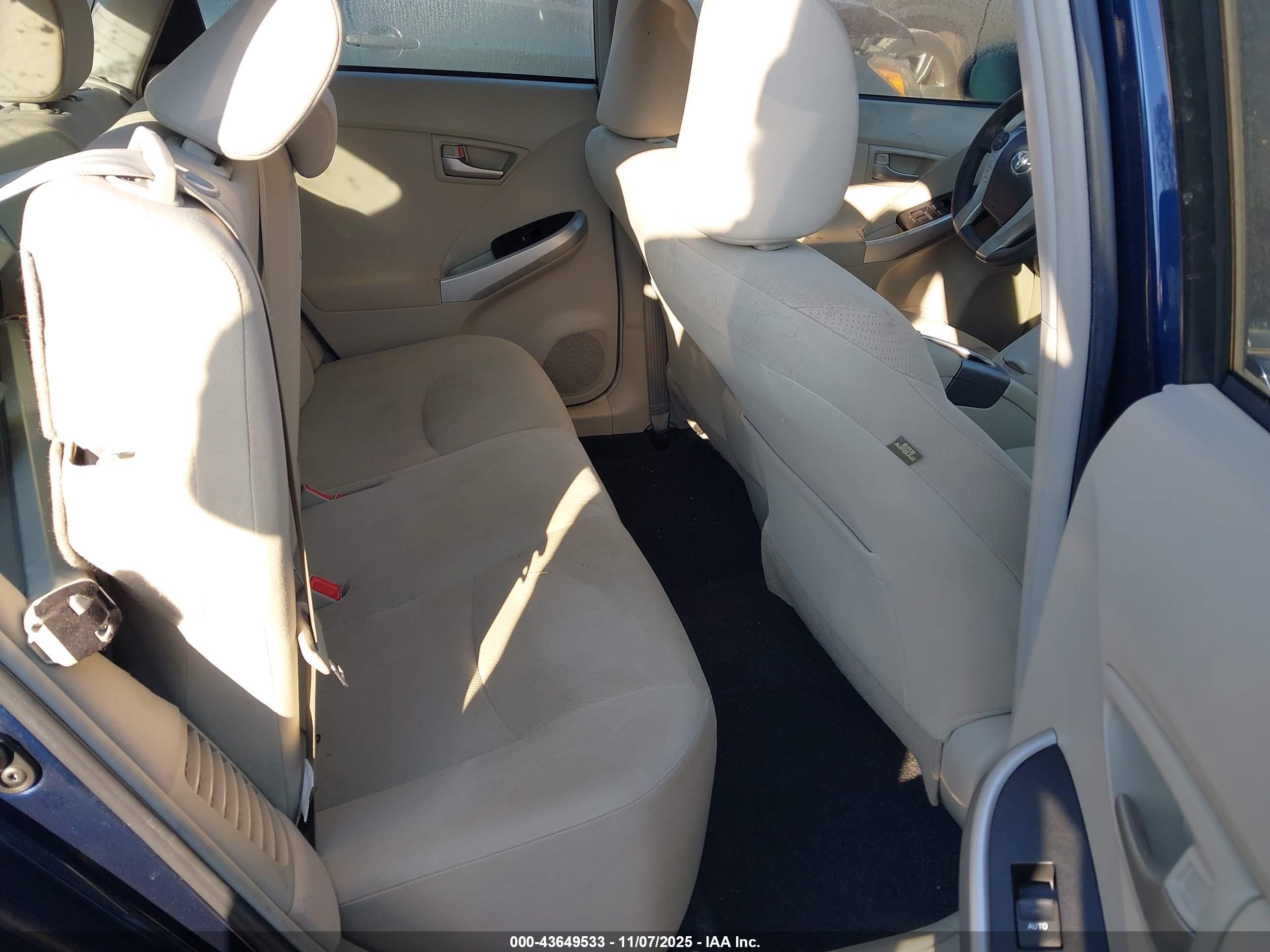 TOYOTA PRIUS image 8