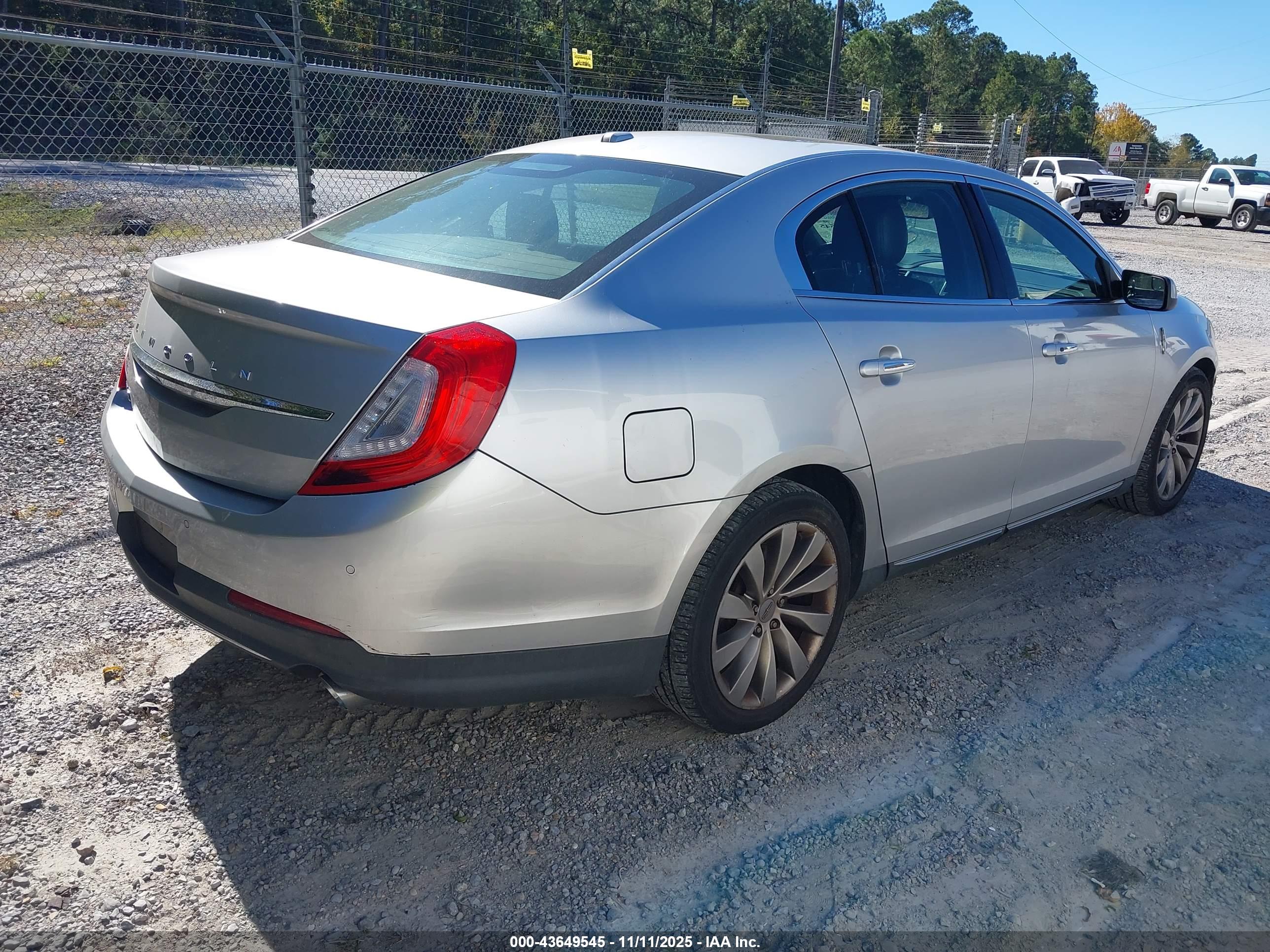 LINCOLN MKS image 4