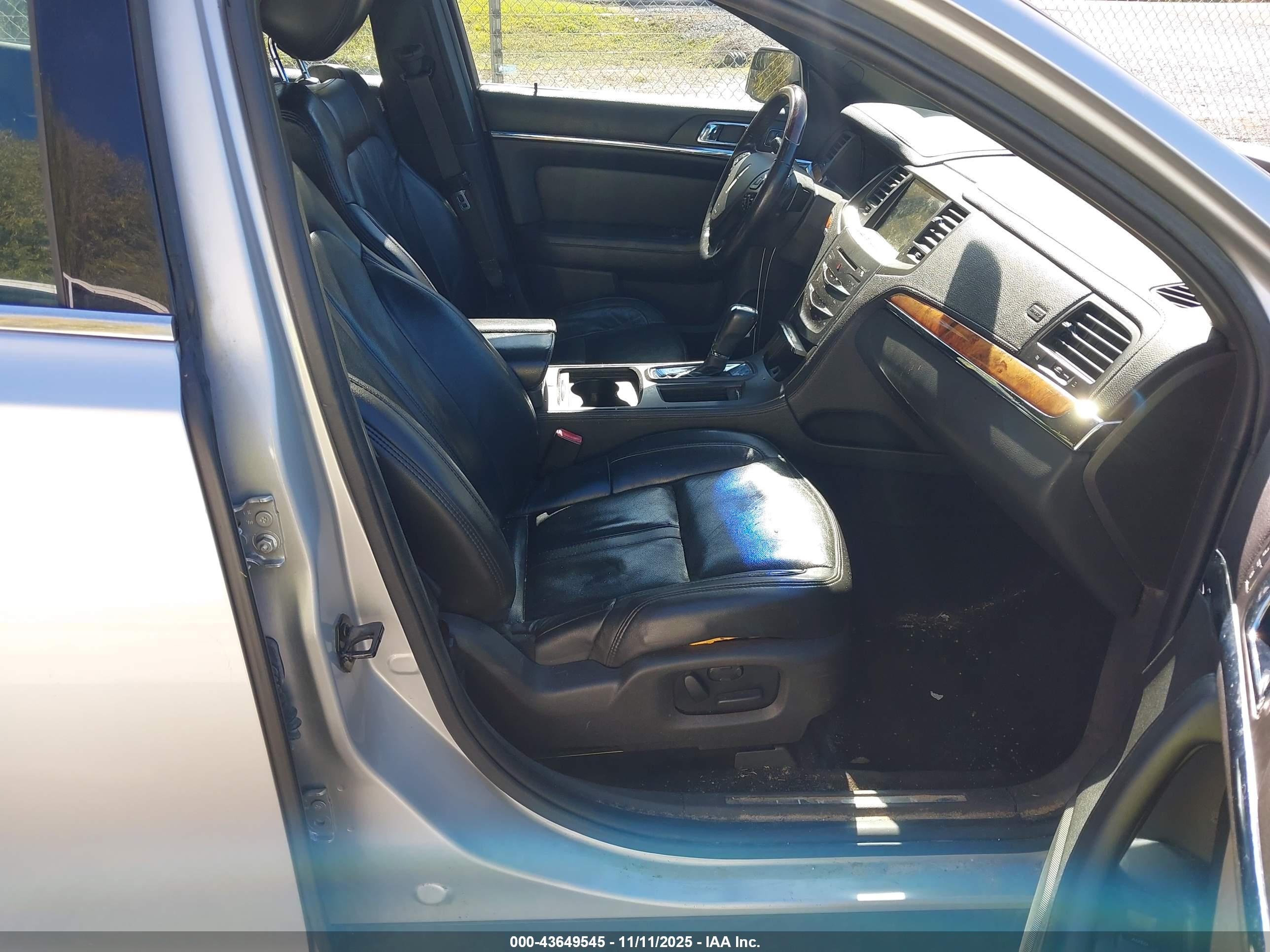 LINCOLN MKS image 5