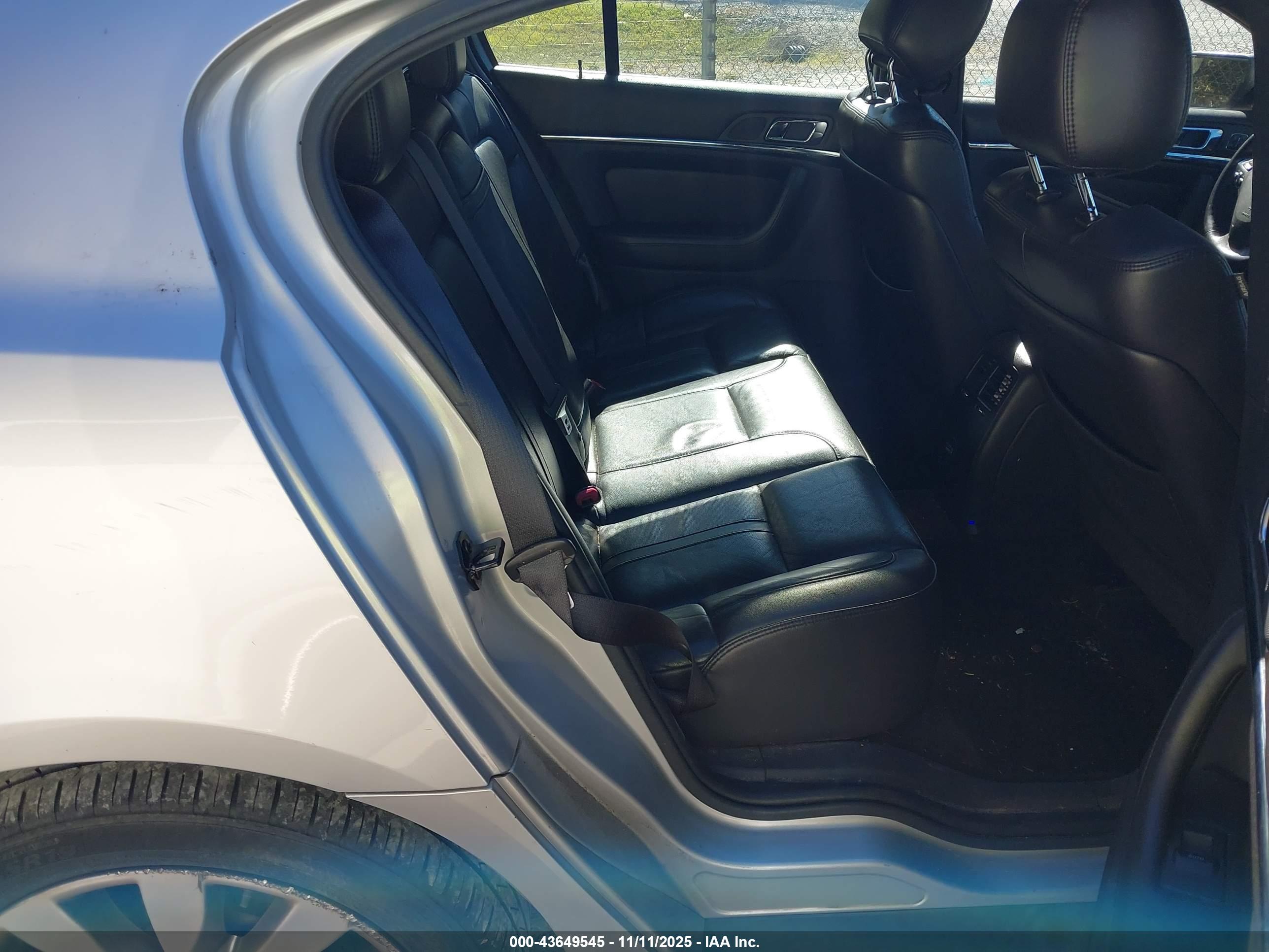 LINCOLN MKS image 8