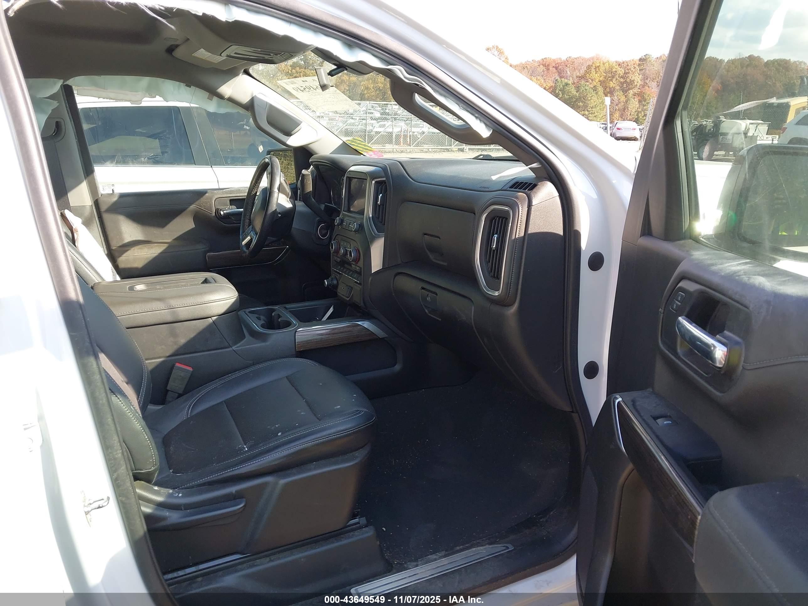 CHEVROLET SILVERADO image 5