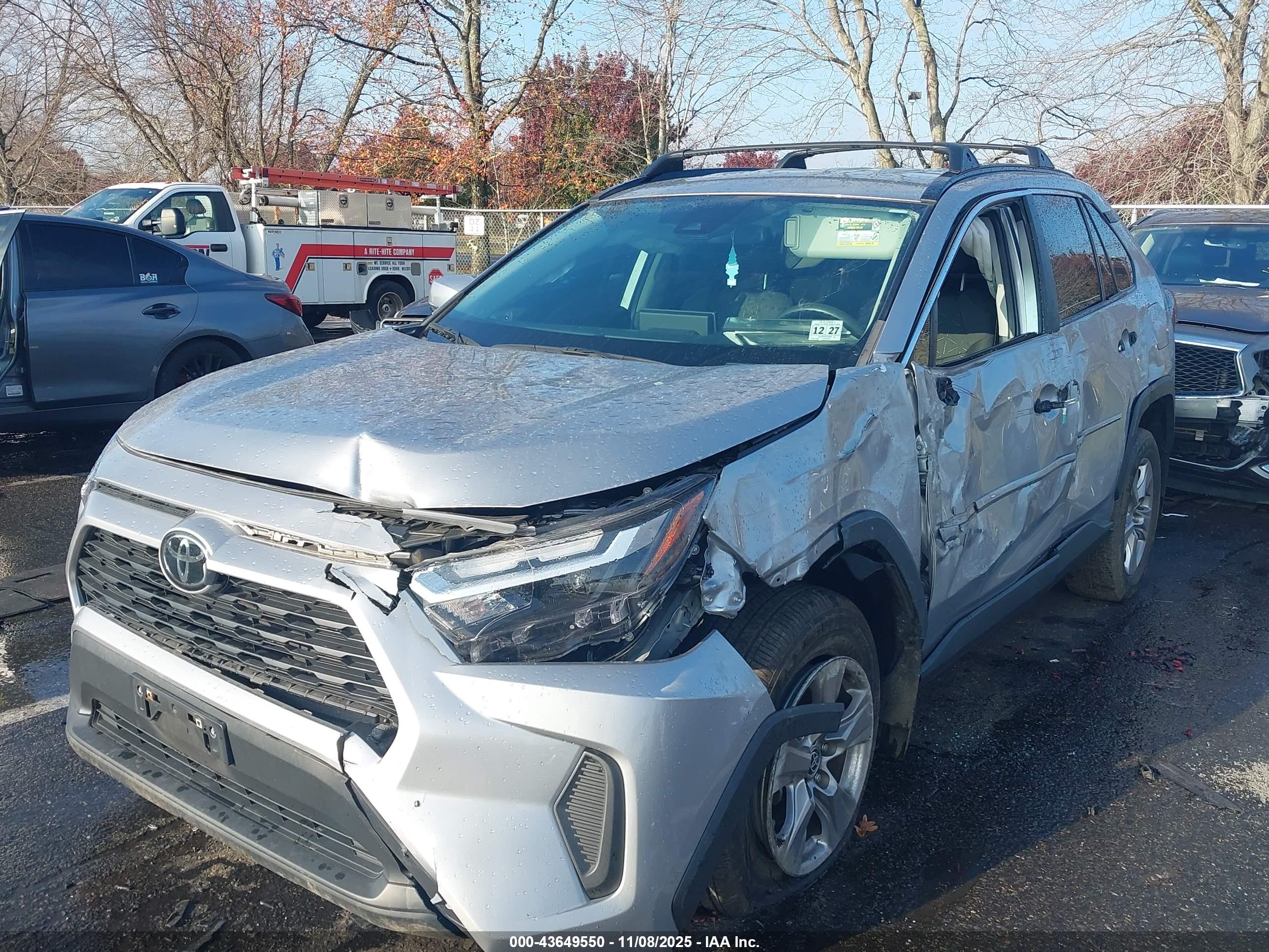 TOYOTA RAV4 image 2