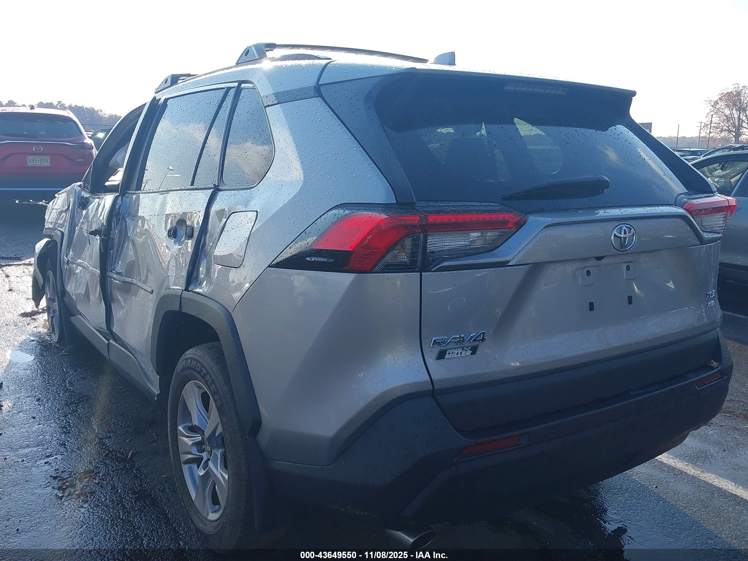 TOYOTA RAV4 image 3